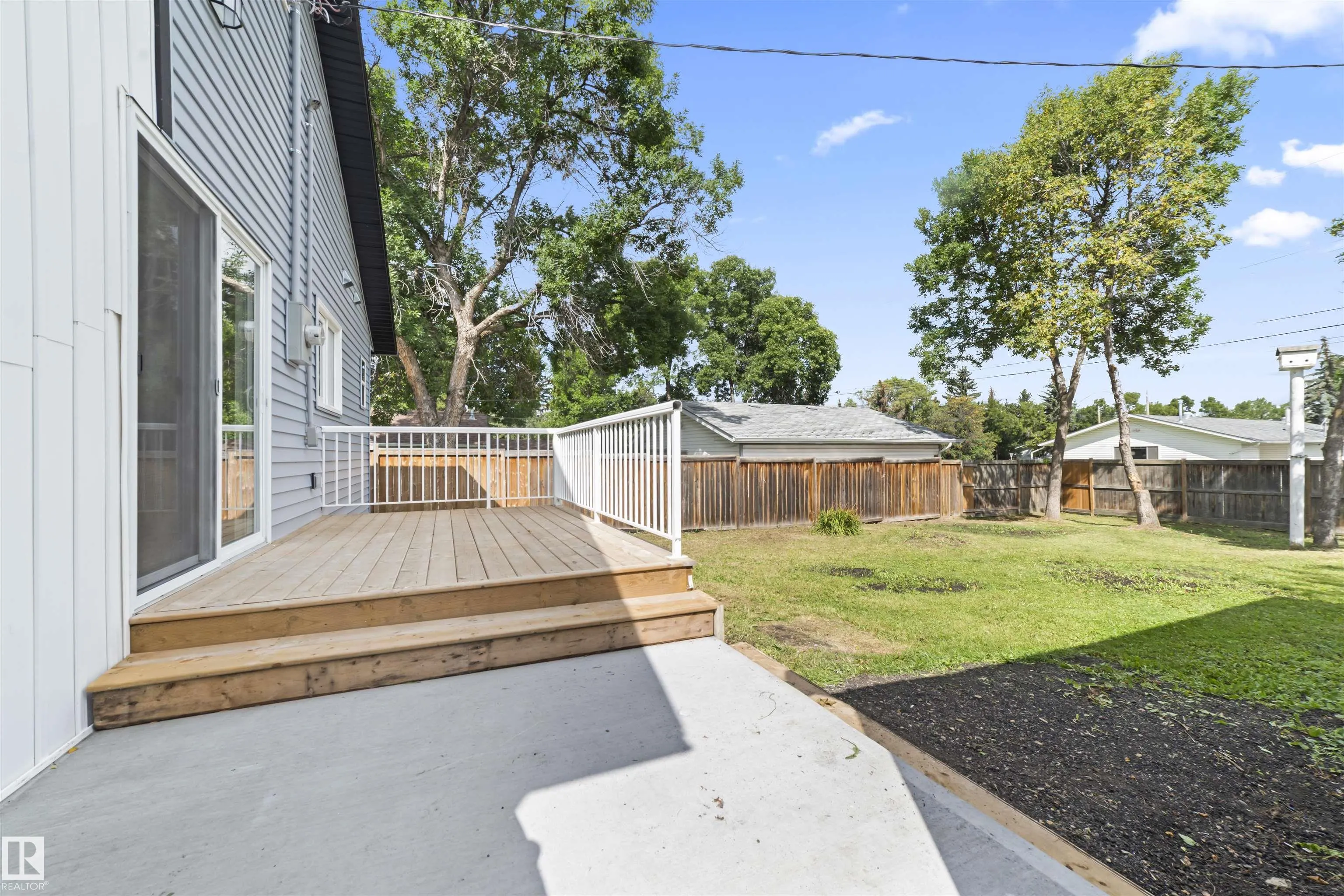 5032 55 AVE