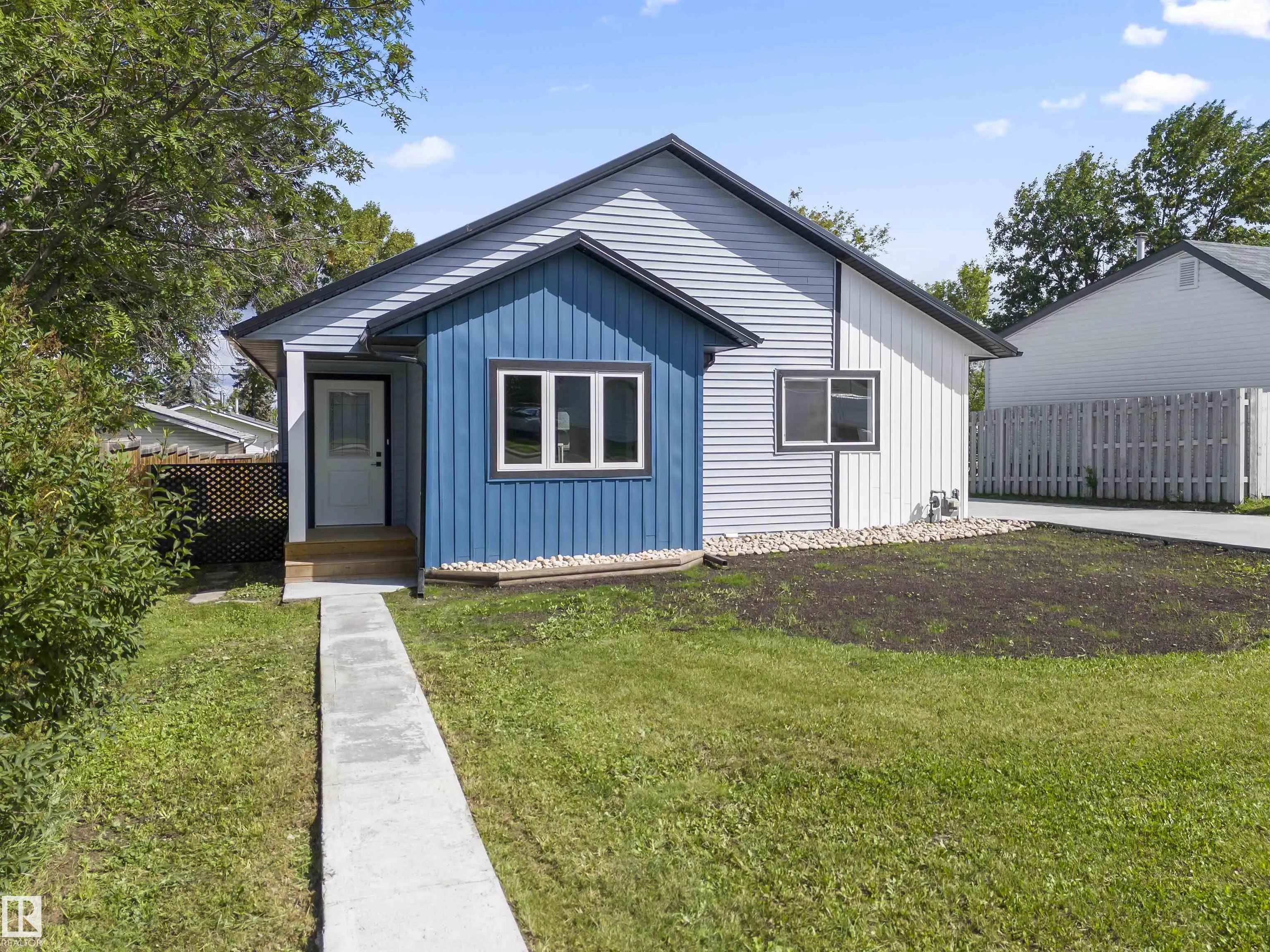 5032 55 AVE