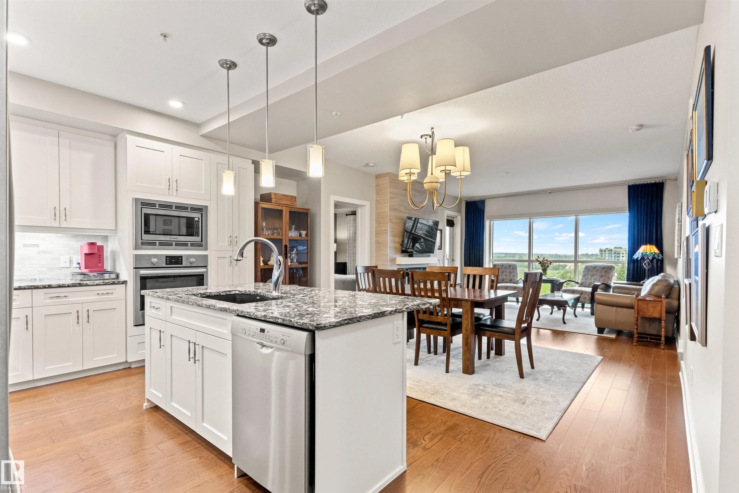 200 BELLEROSE Drive