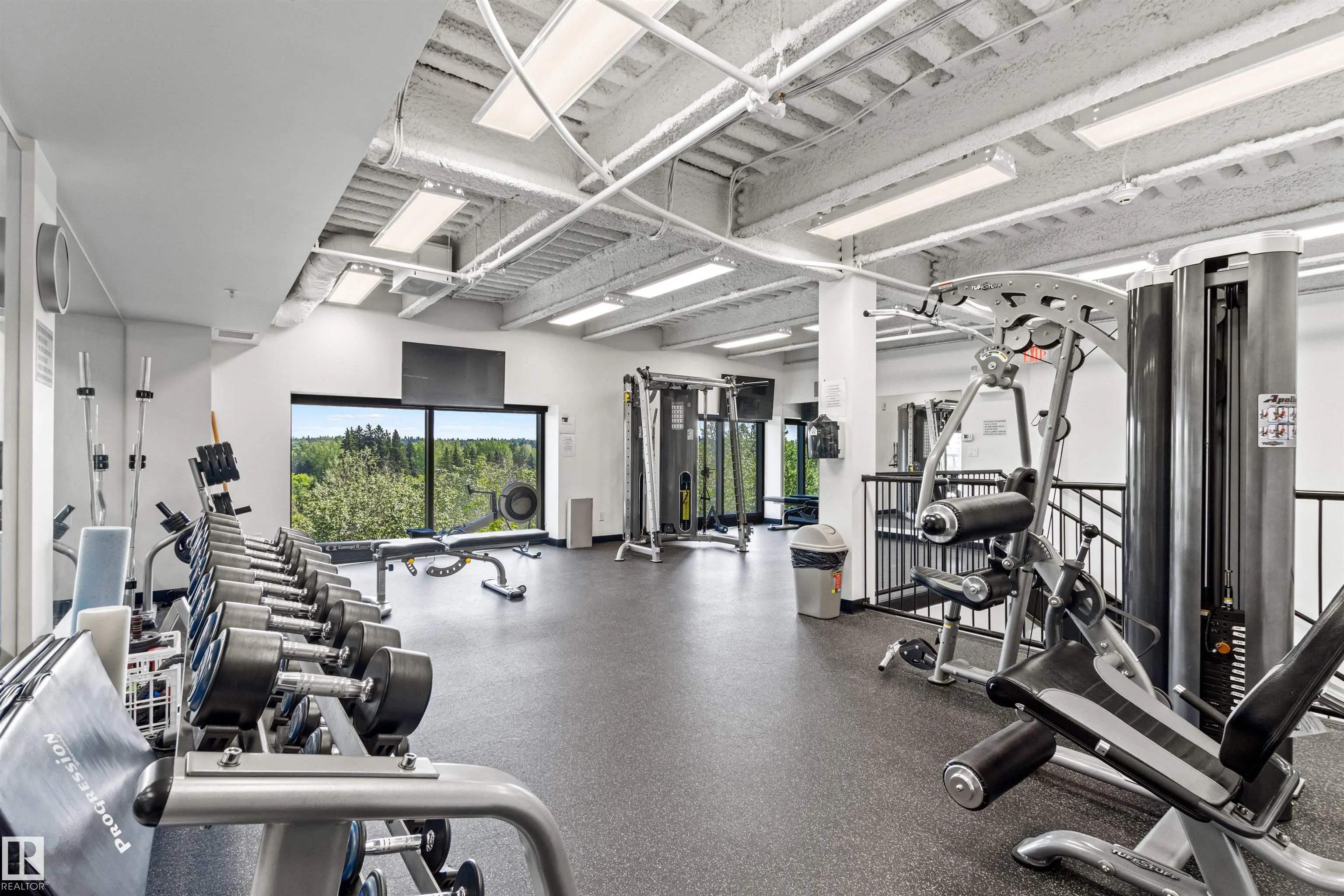 200 BELLEROSE Drive