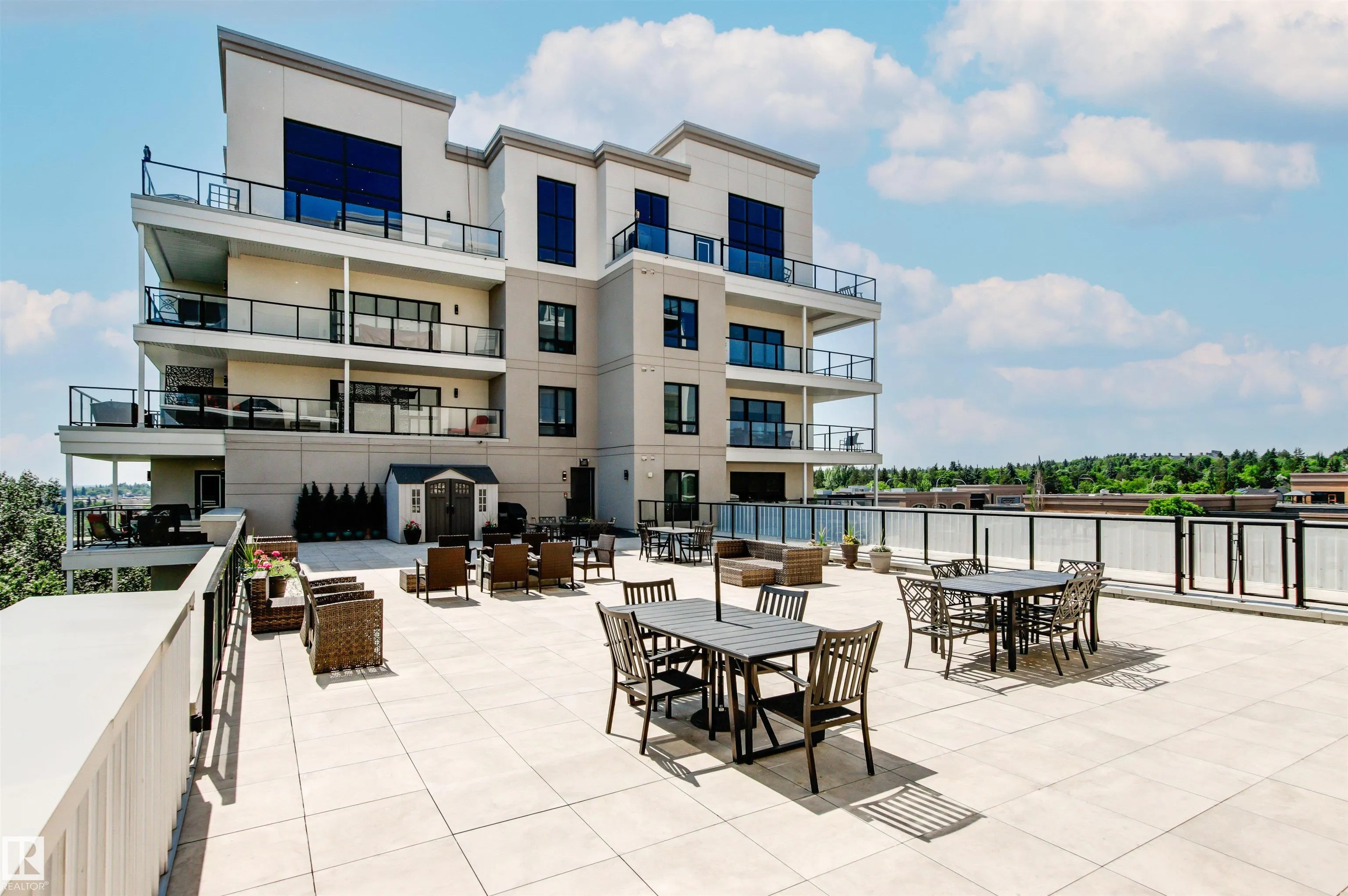 200 BELLEROSE Drive