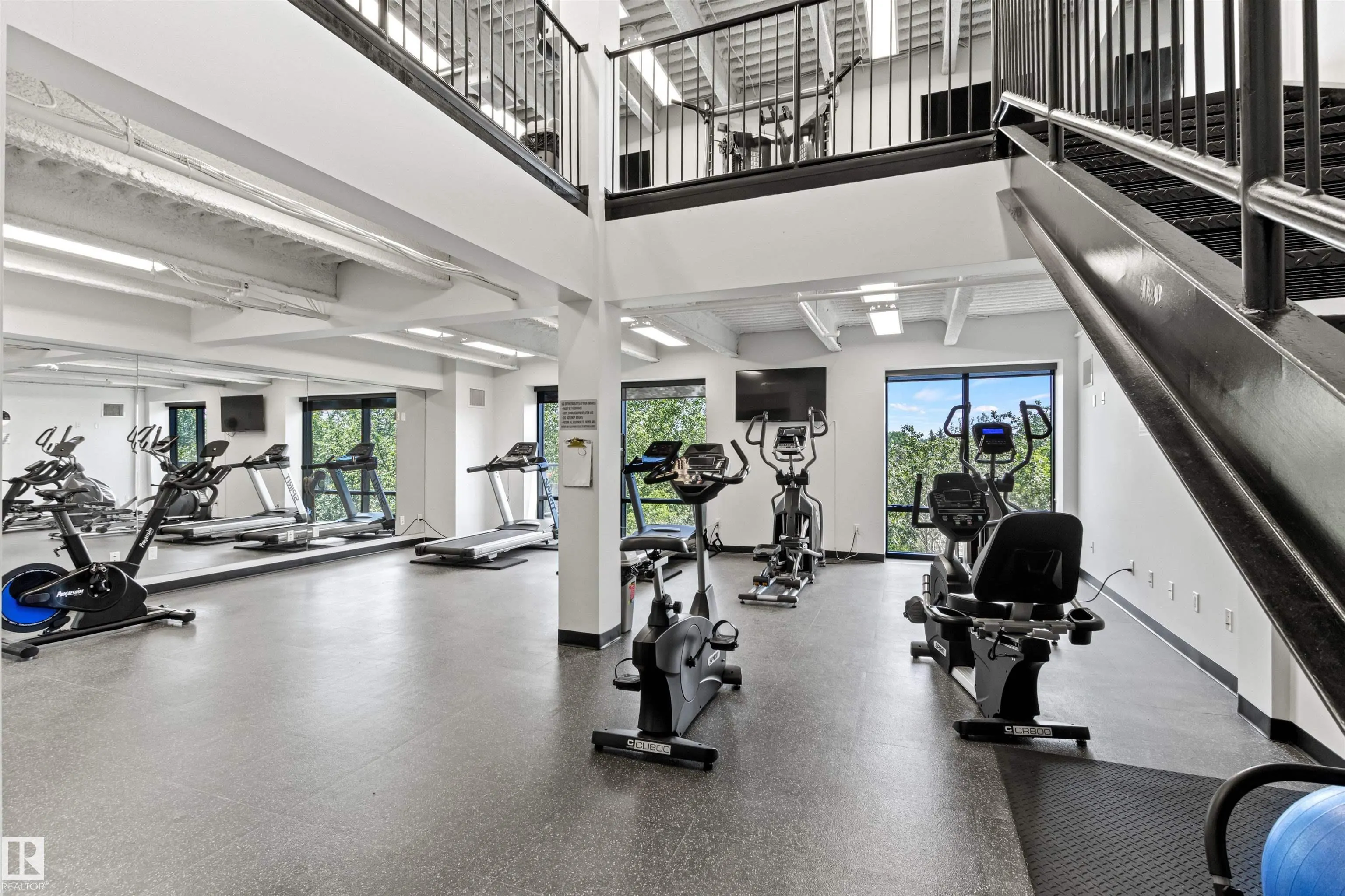 200 BELLEROSE Drive