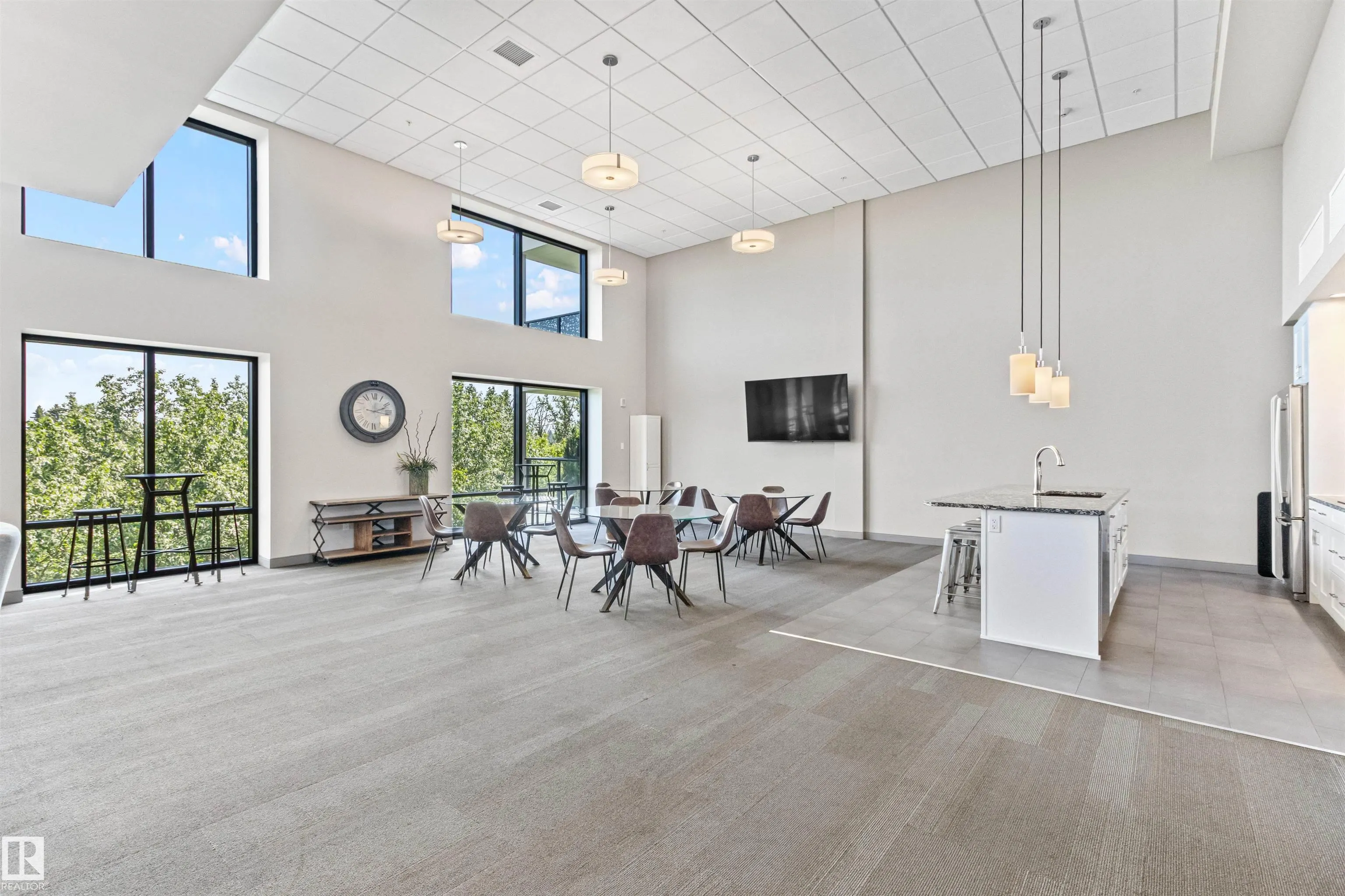 200 BELLEROSE Drive