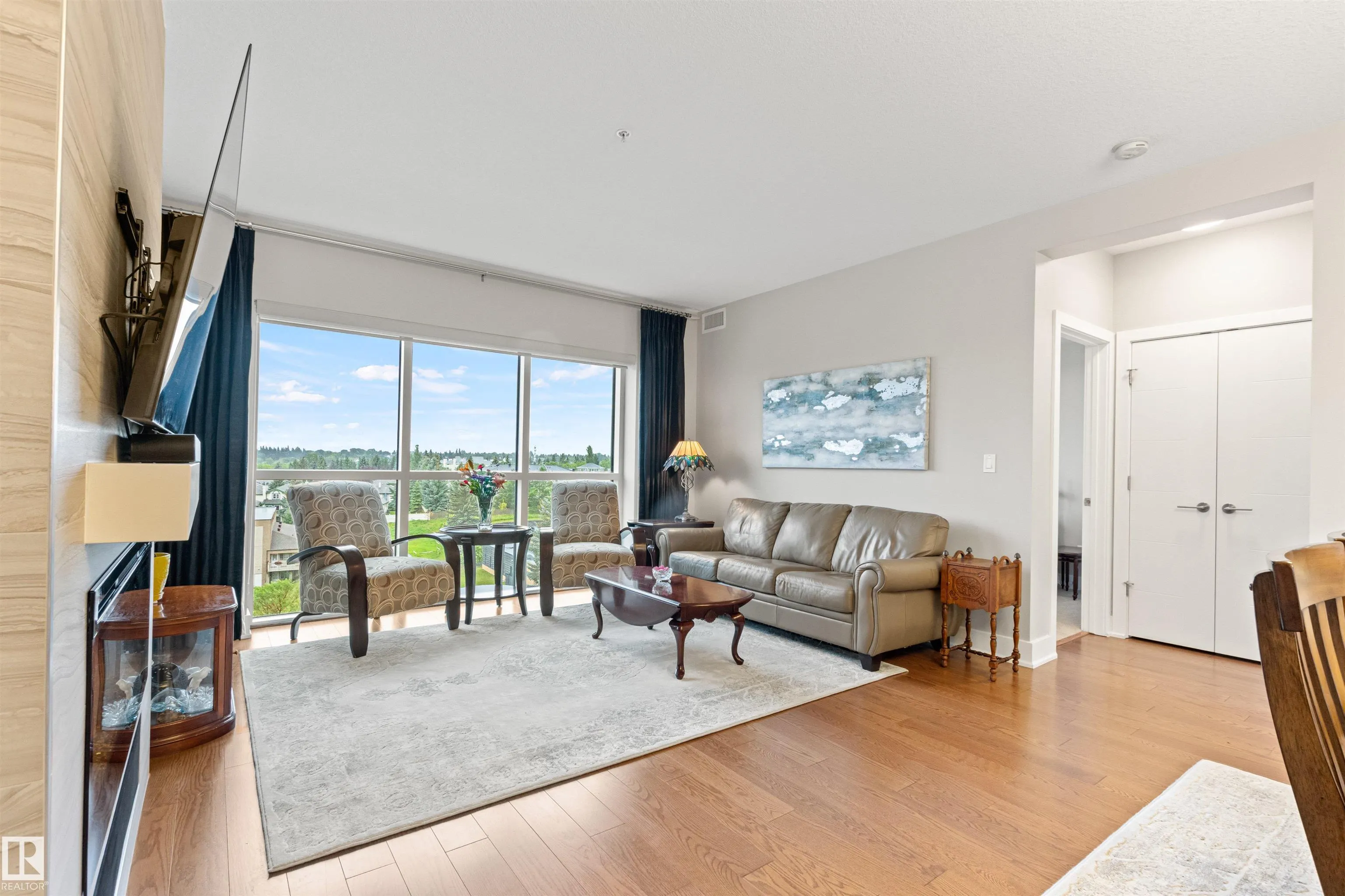 200 BELLEROSE Drive