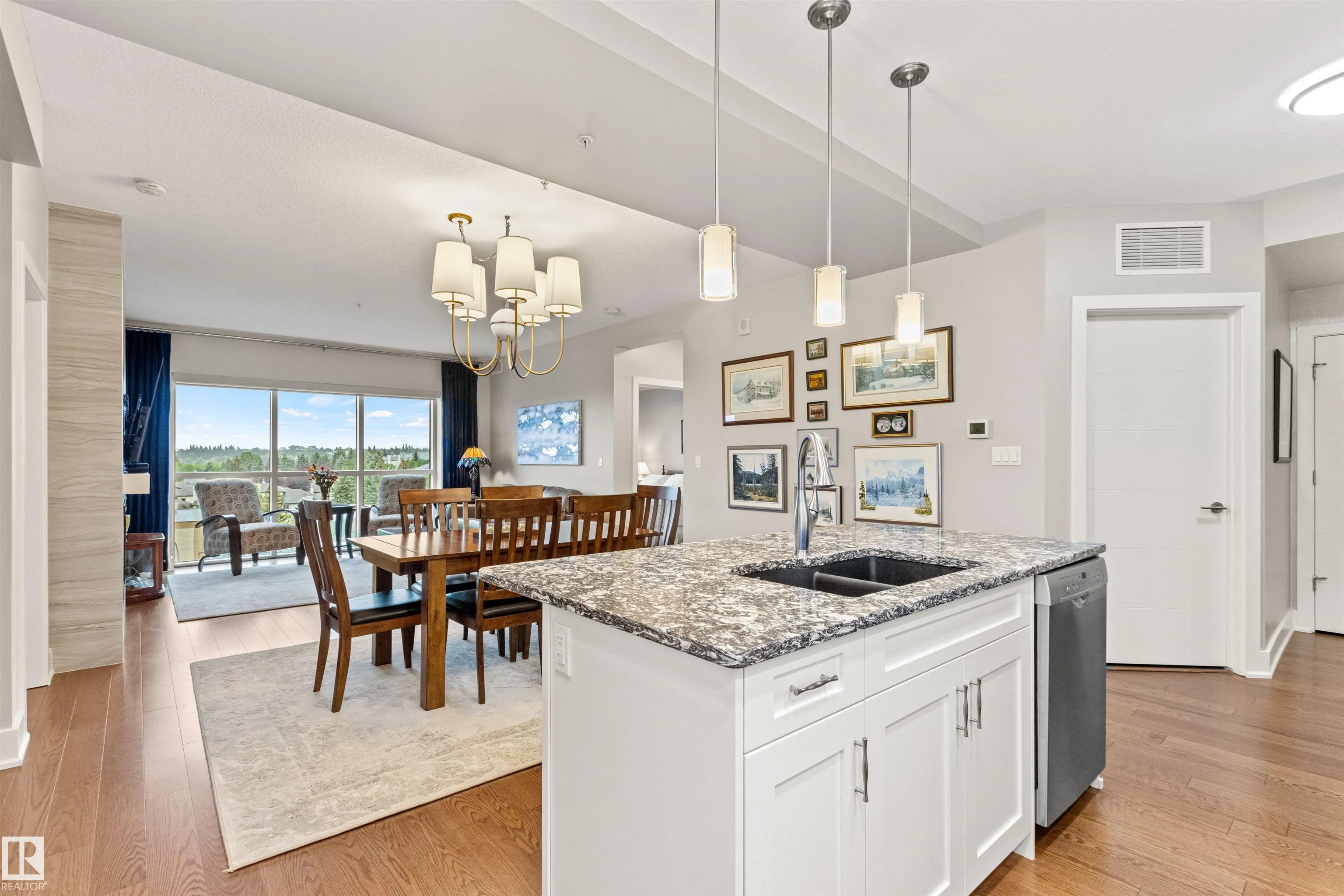 200 BELLEROSE Drive