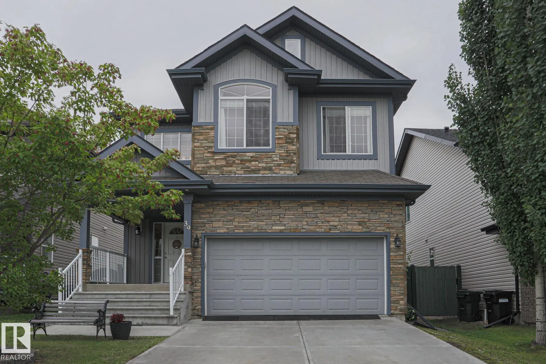 39 VIVIAN Way