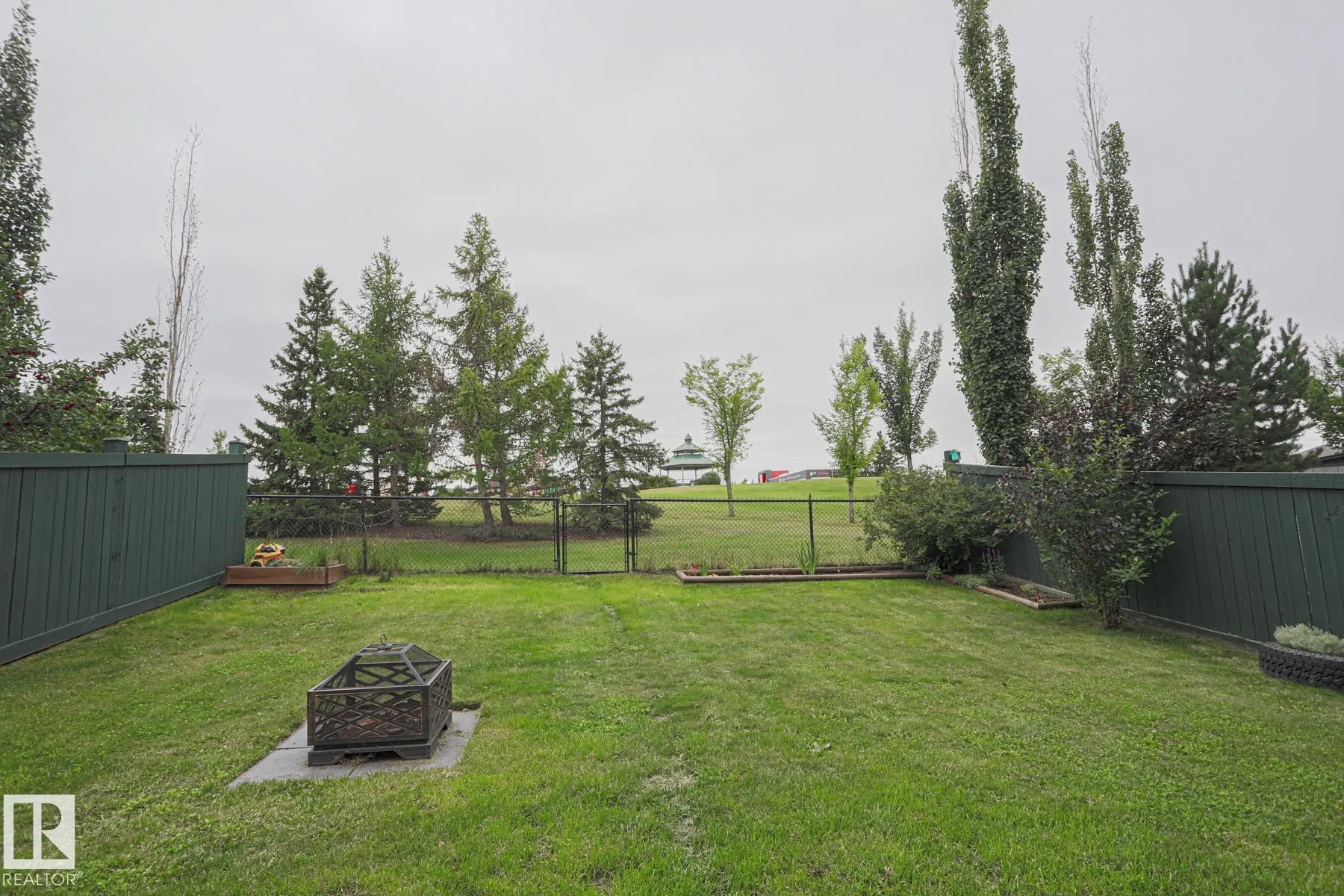 39 VIVIAN Way