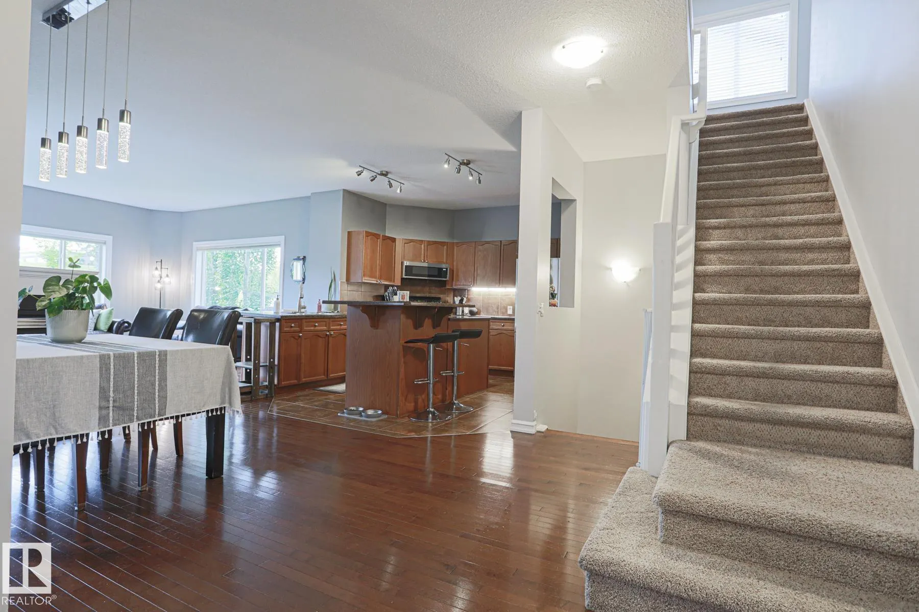 39 VIVIAN Way