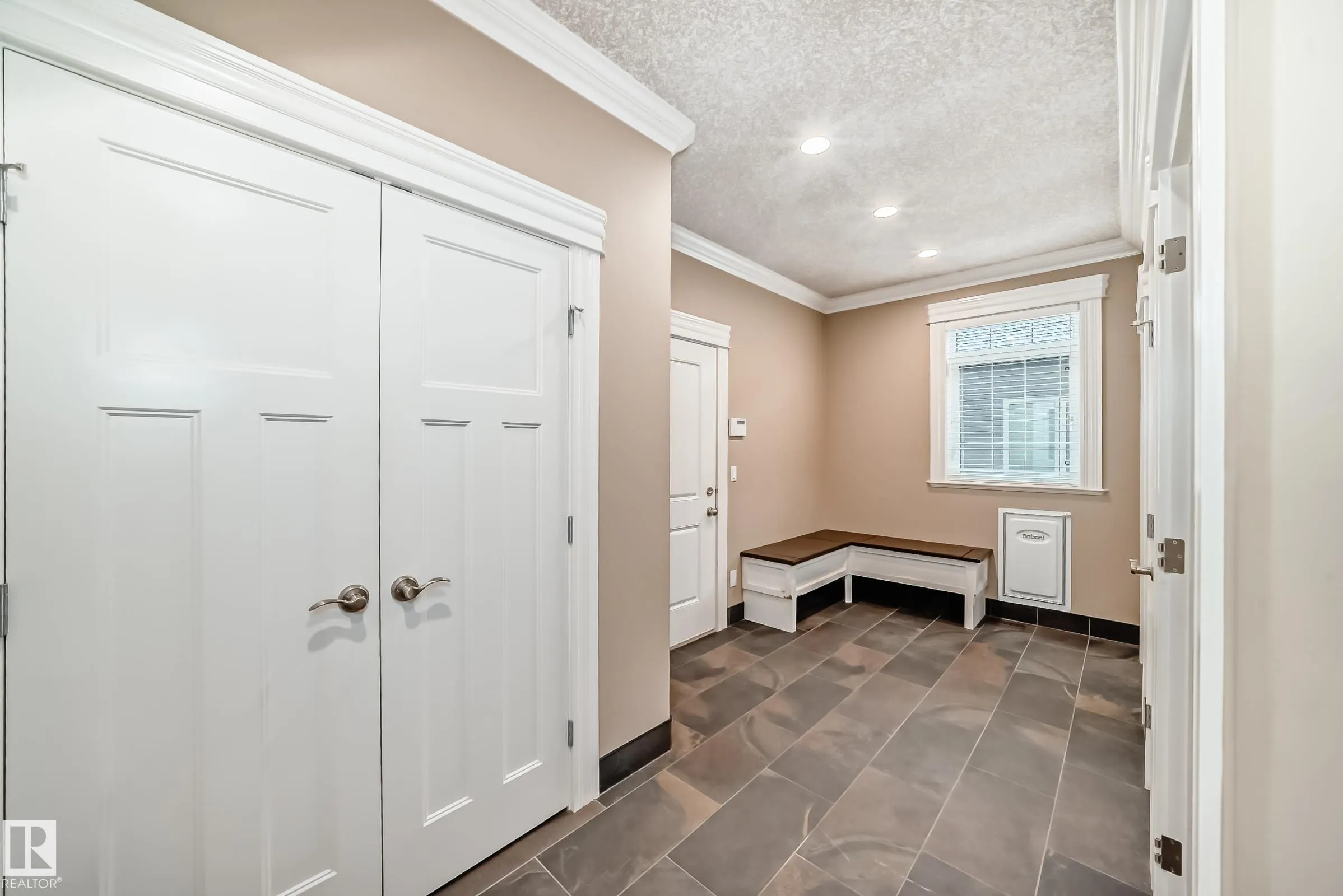 6 WADE Avenue