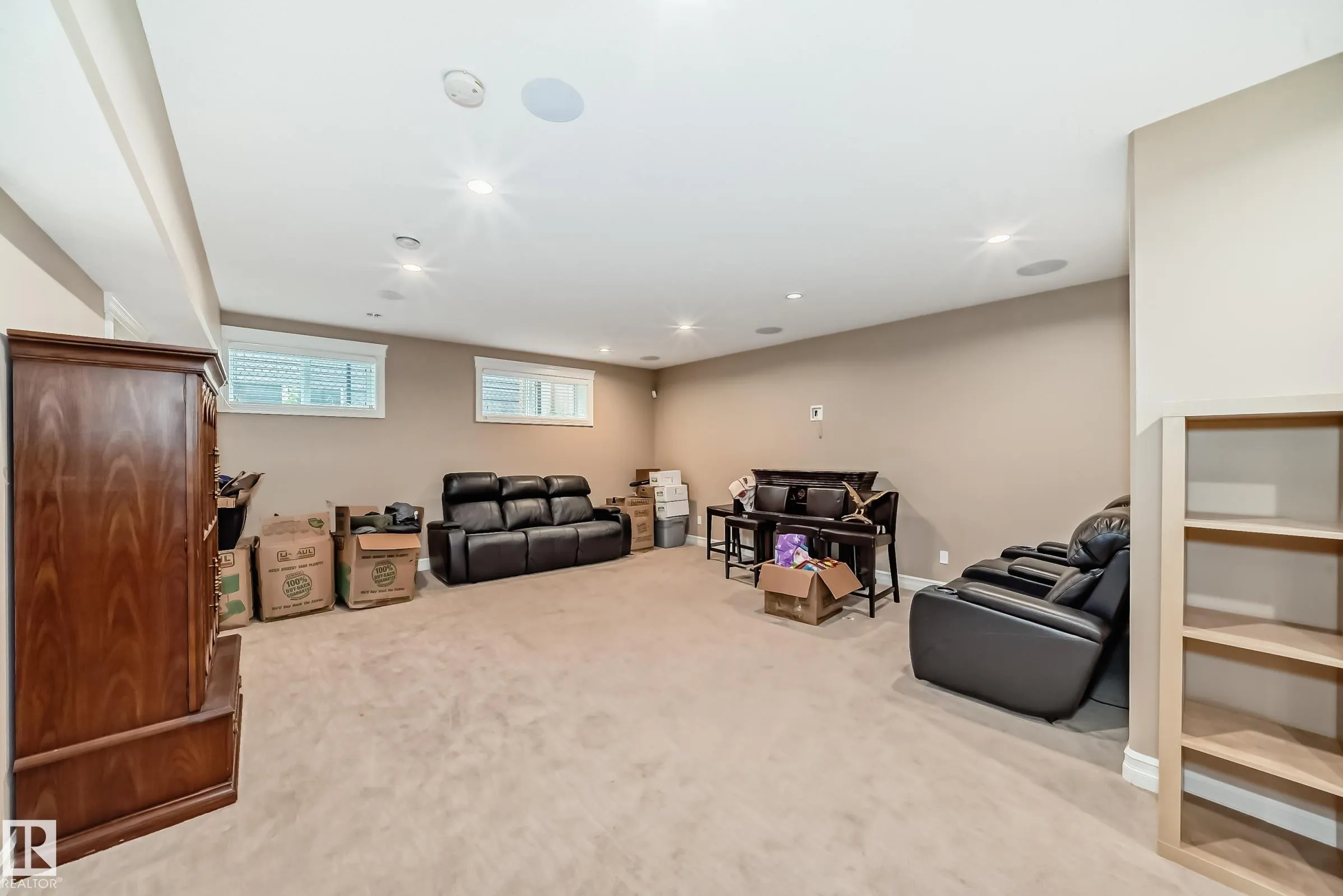 6 WADE Avenue