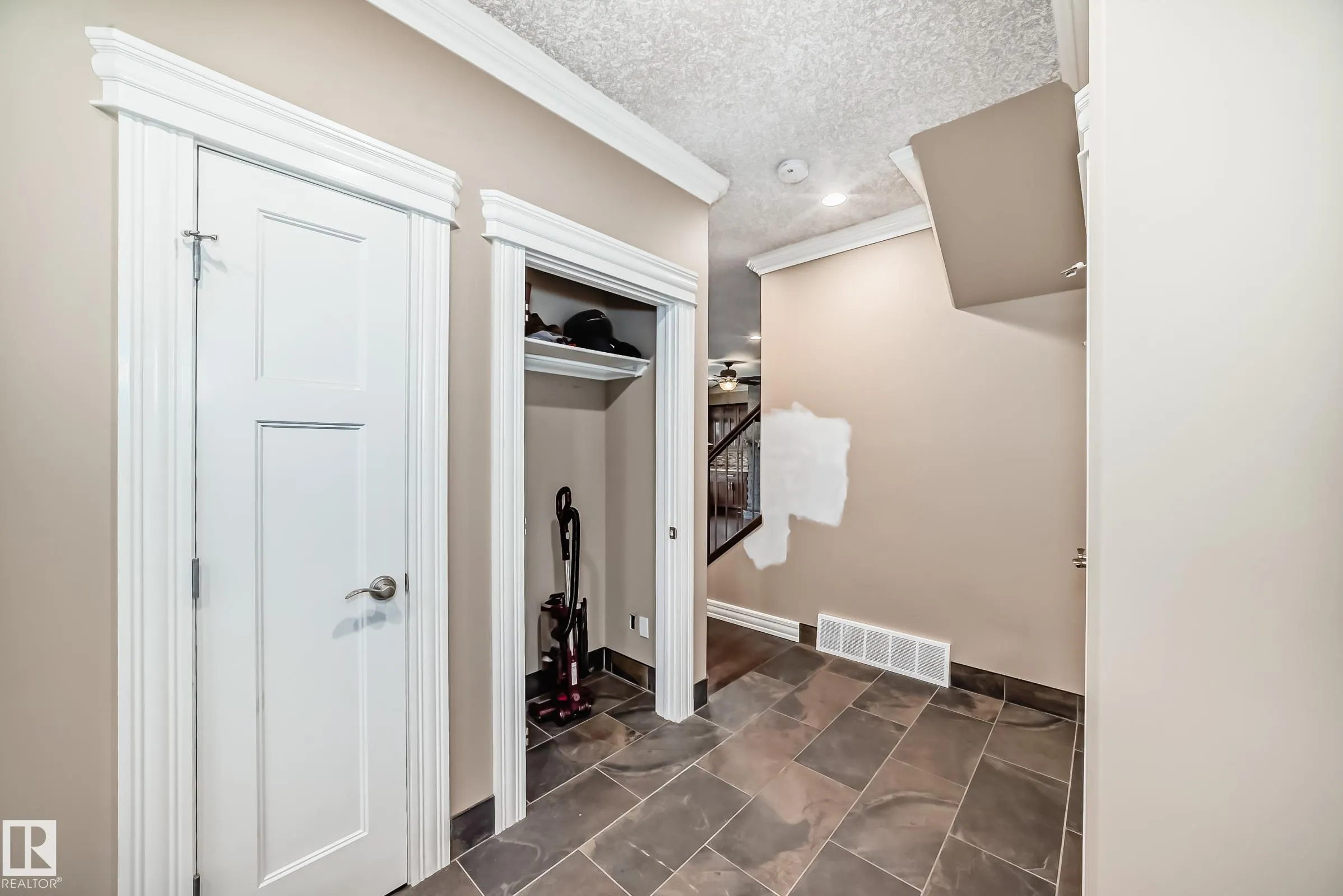 6 WADE Avenue