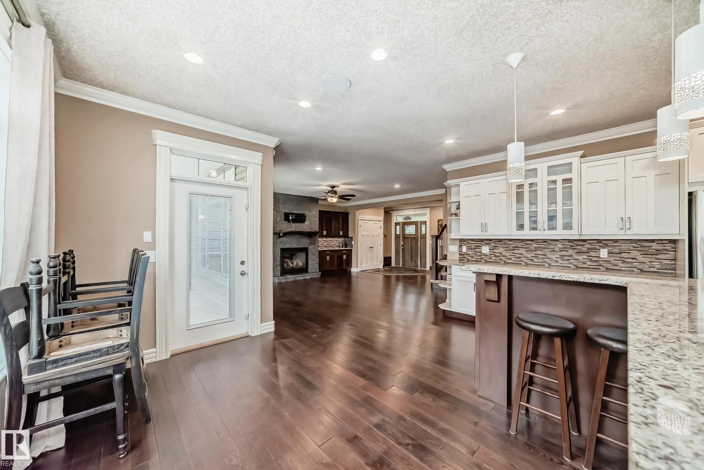 6 WADE Avenue