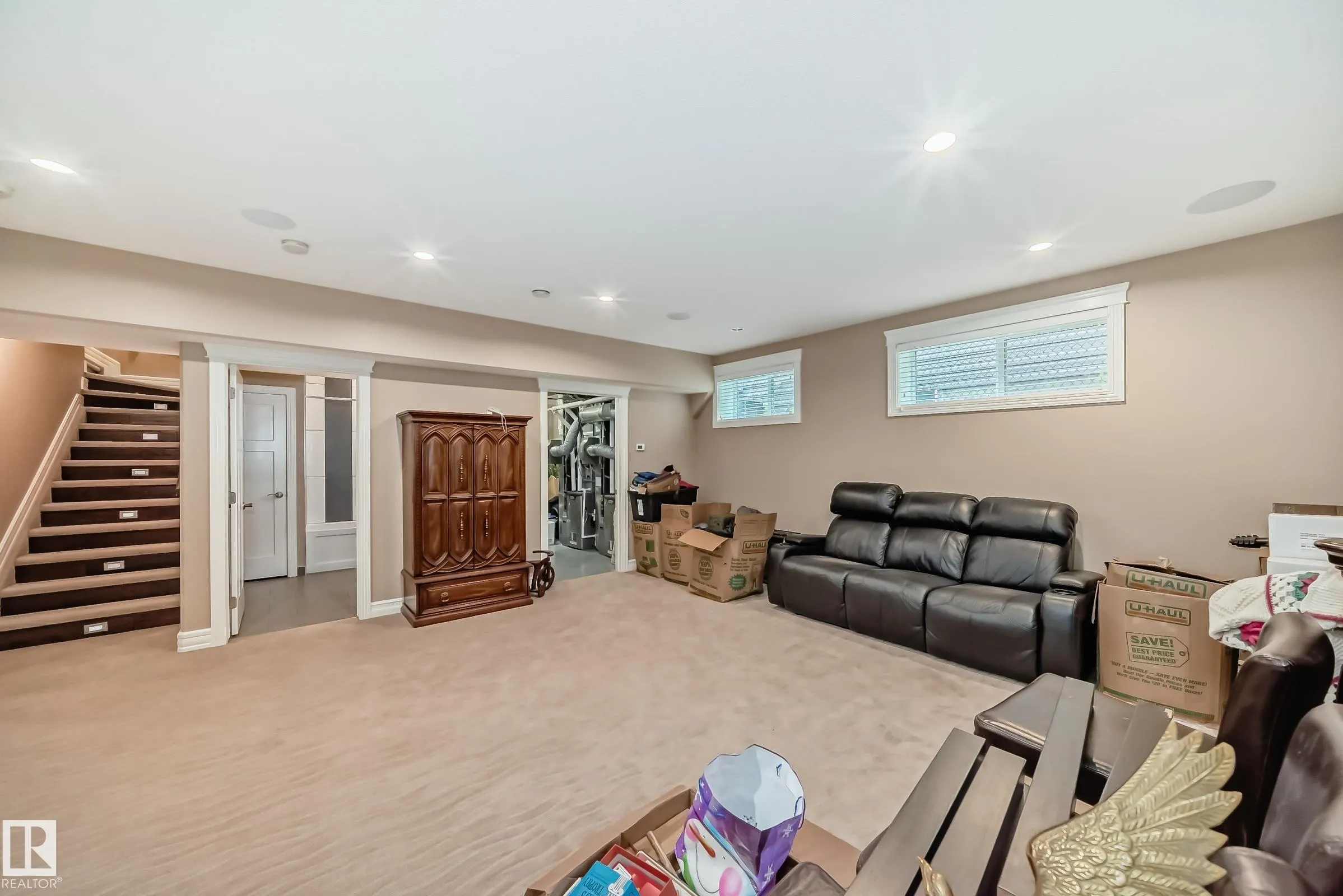 6 WADE Avenue