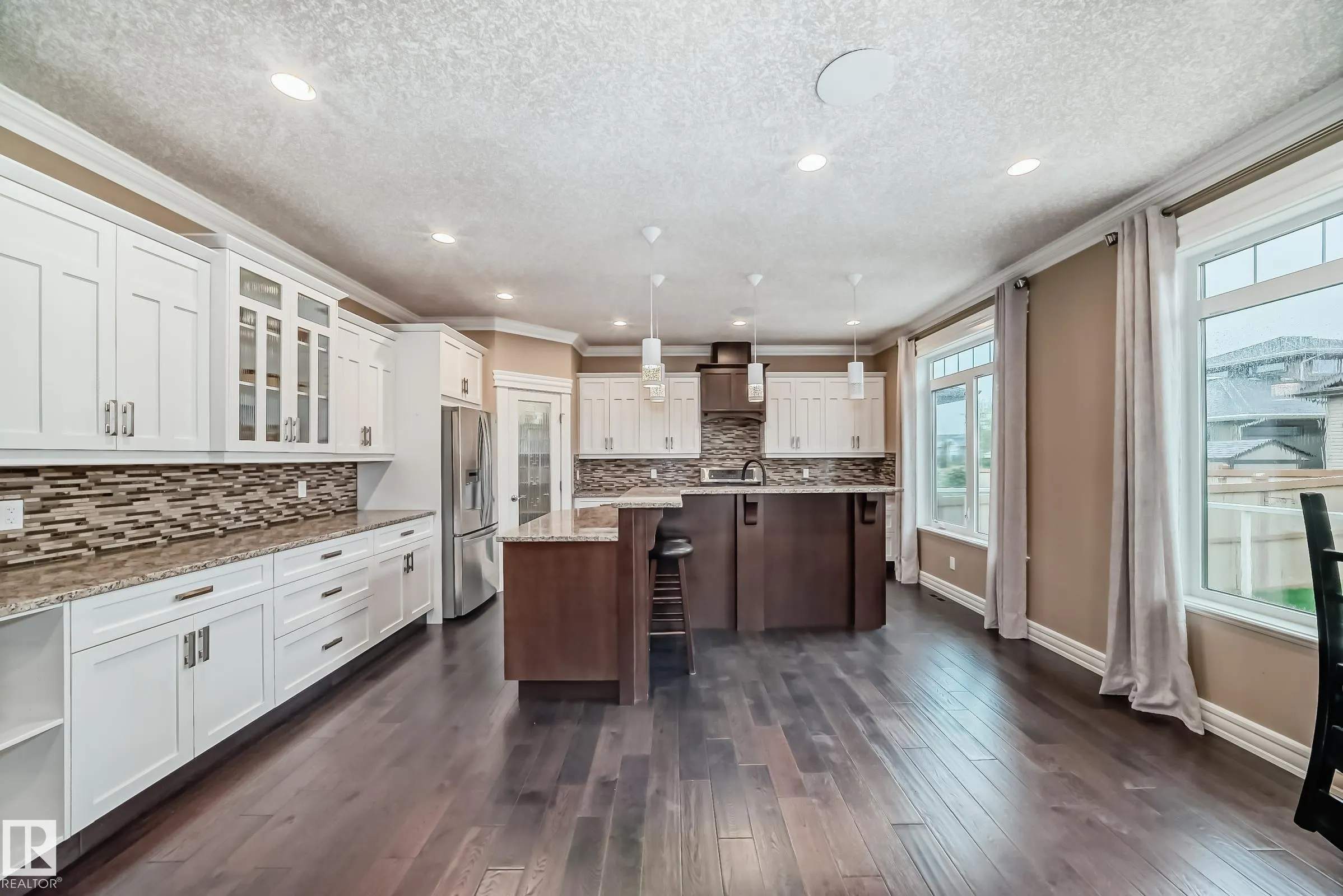 6 WADE Avenue