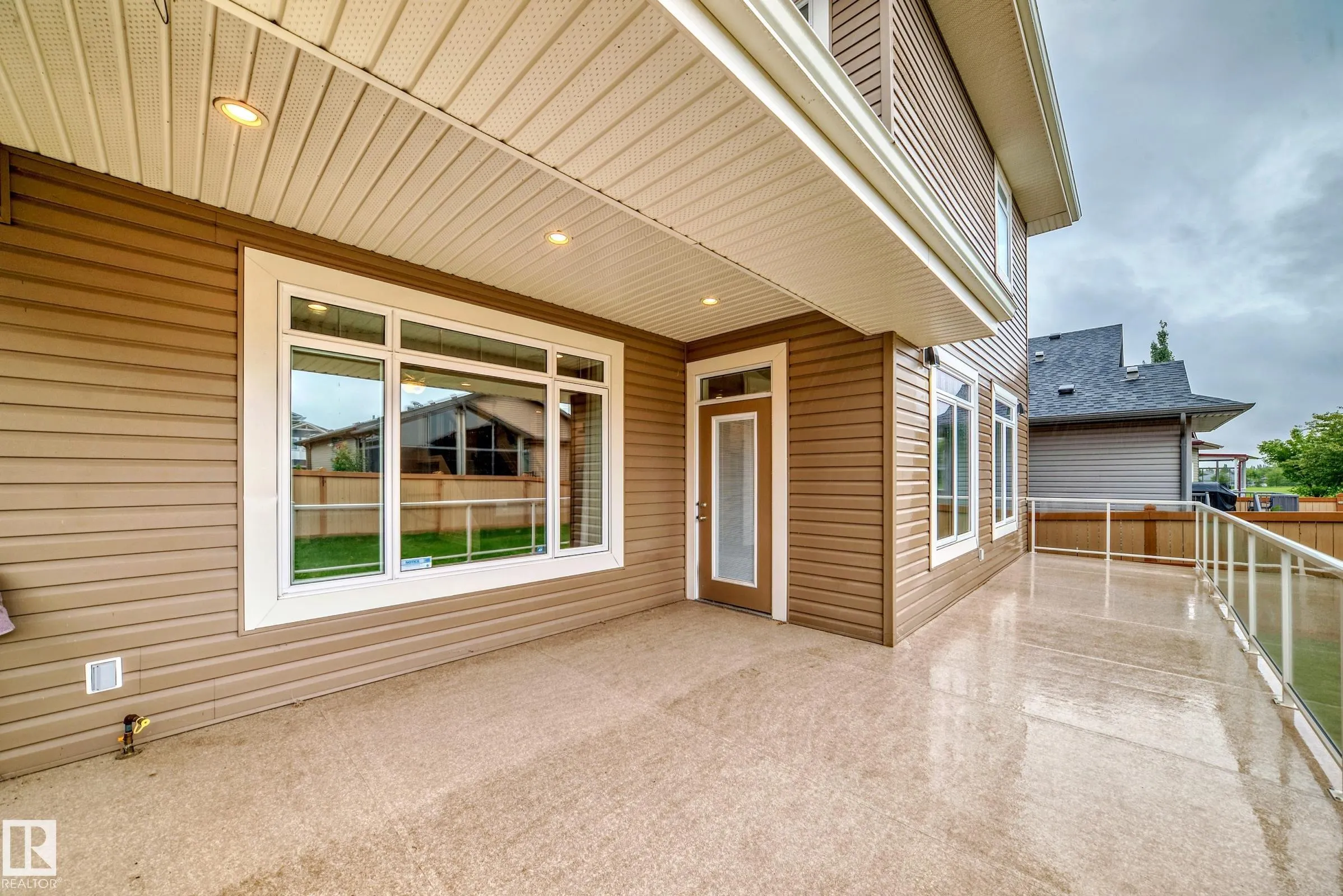 6 WADE Avenue