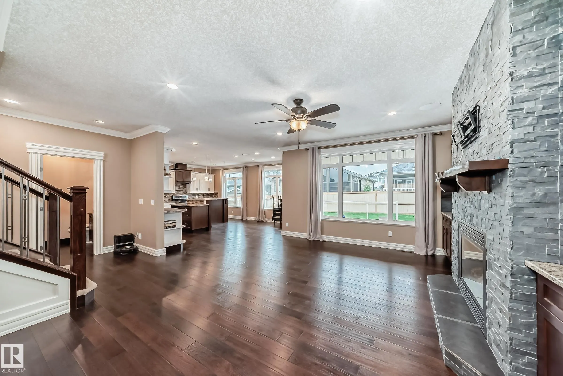 6 WADE Avenue