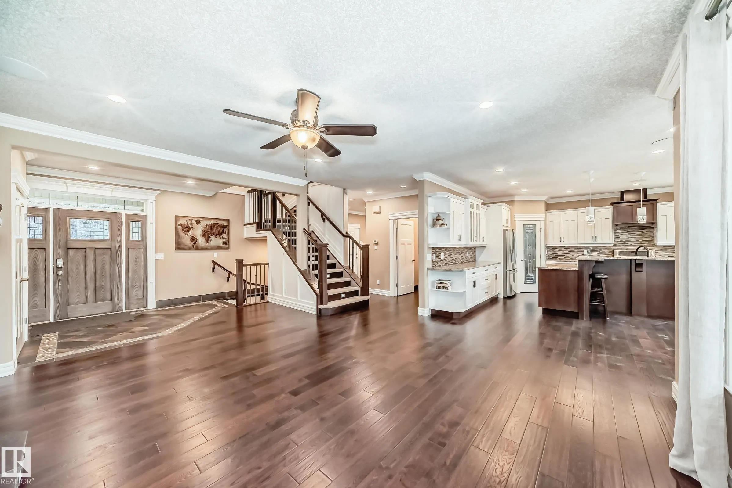 6 WADE Avenue
