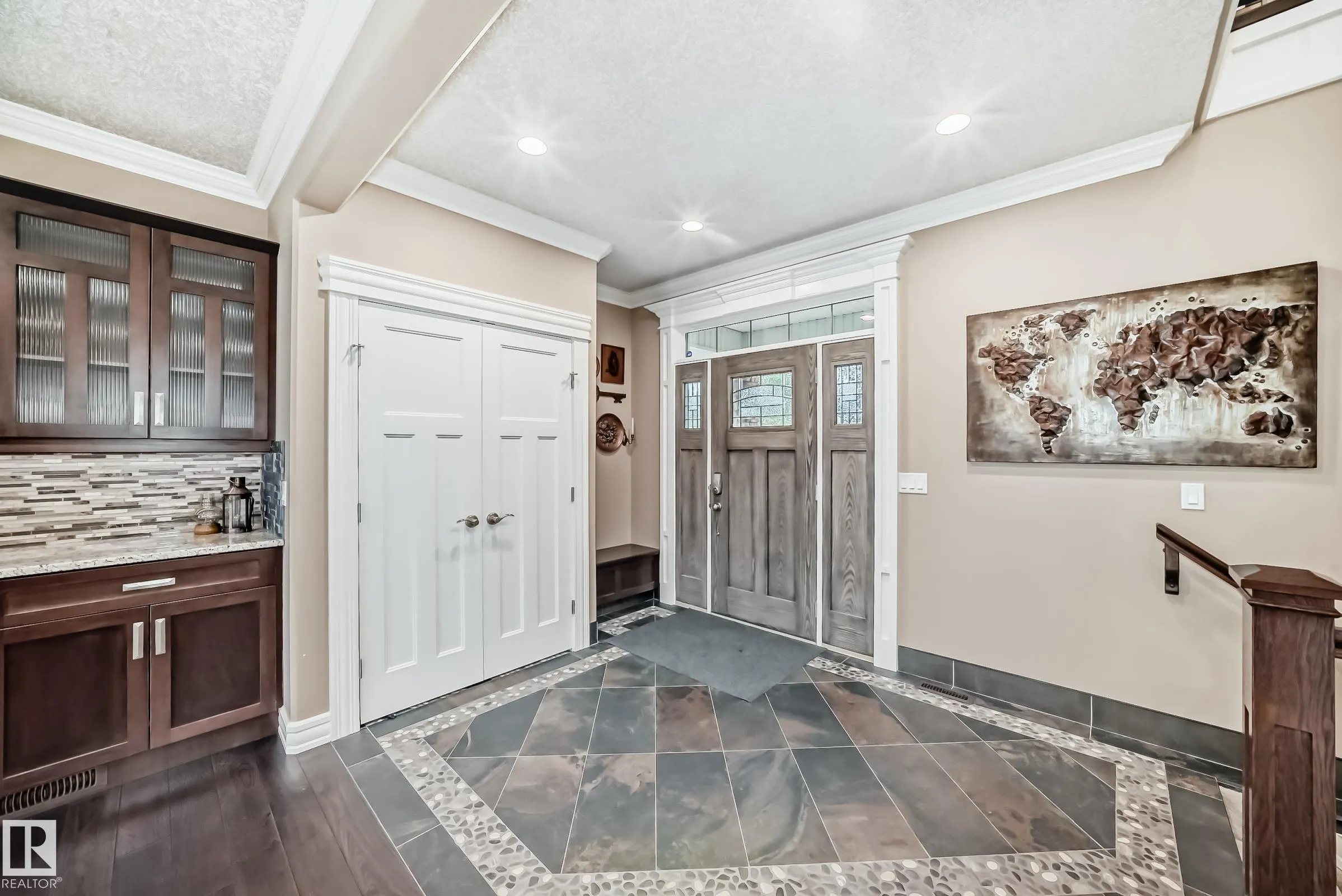 6 WADE Avenue