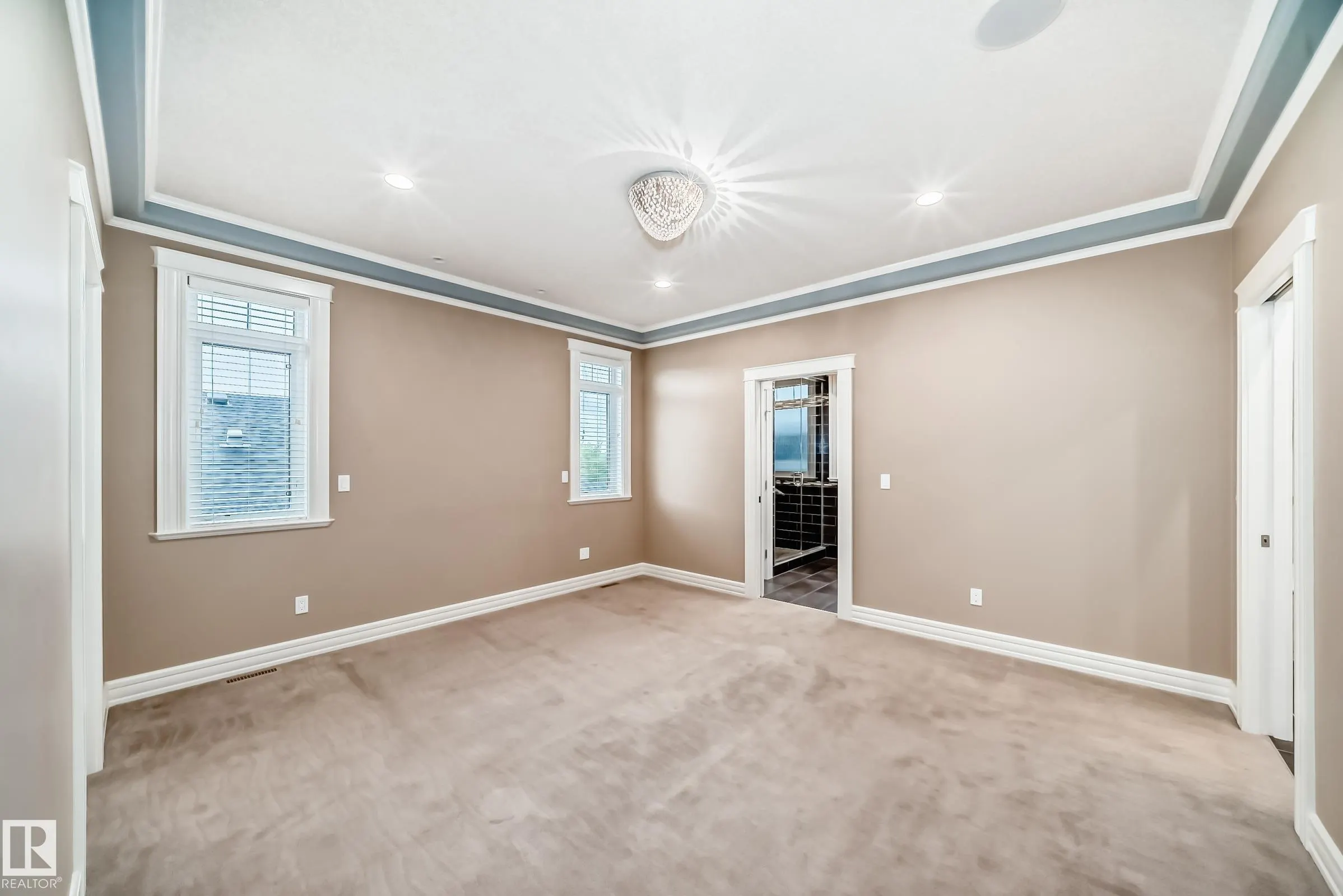6 WADE Avenue