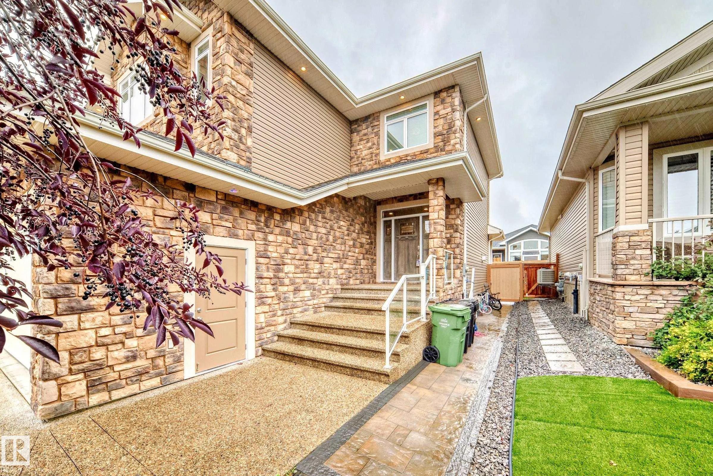 6 WADE Avenue