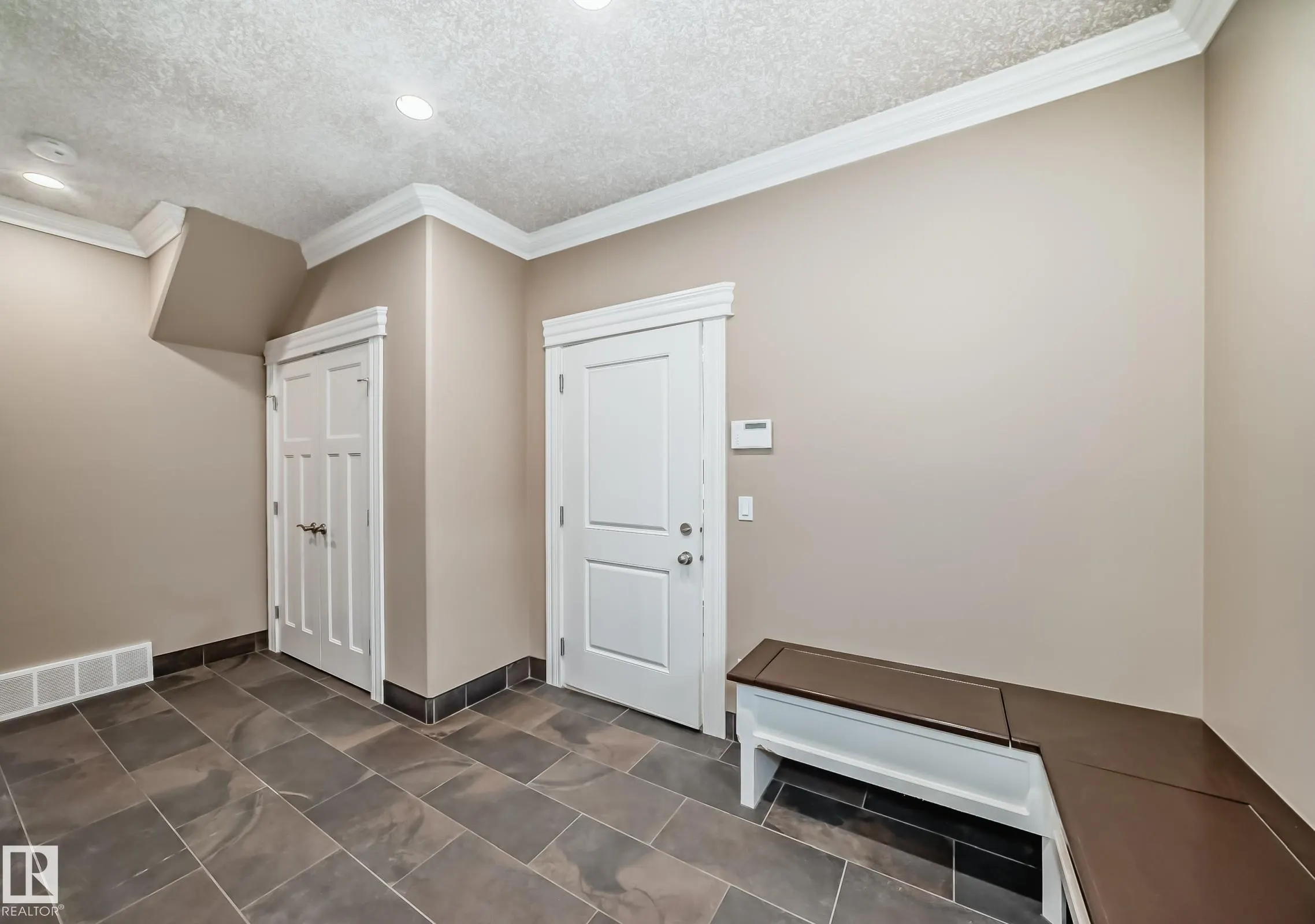 6 WADE Avenue