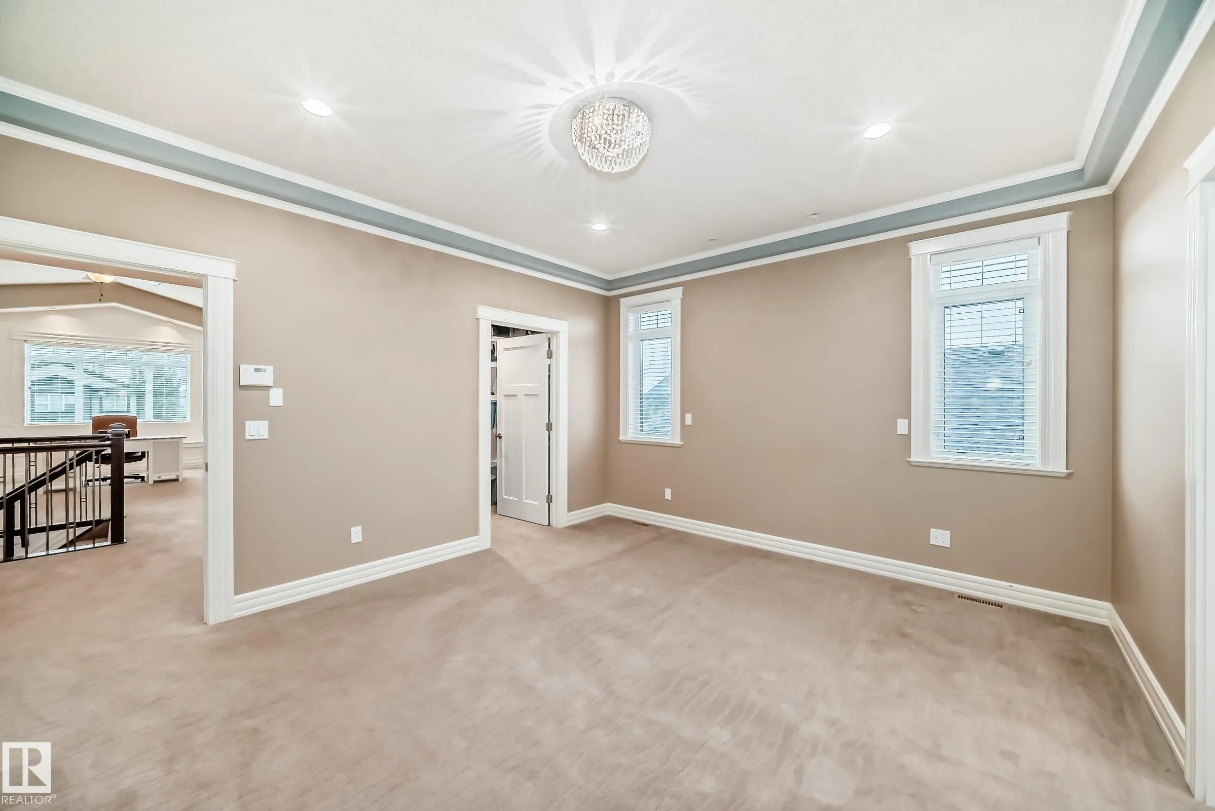 6 WADE Avenue