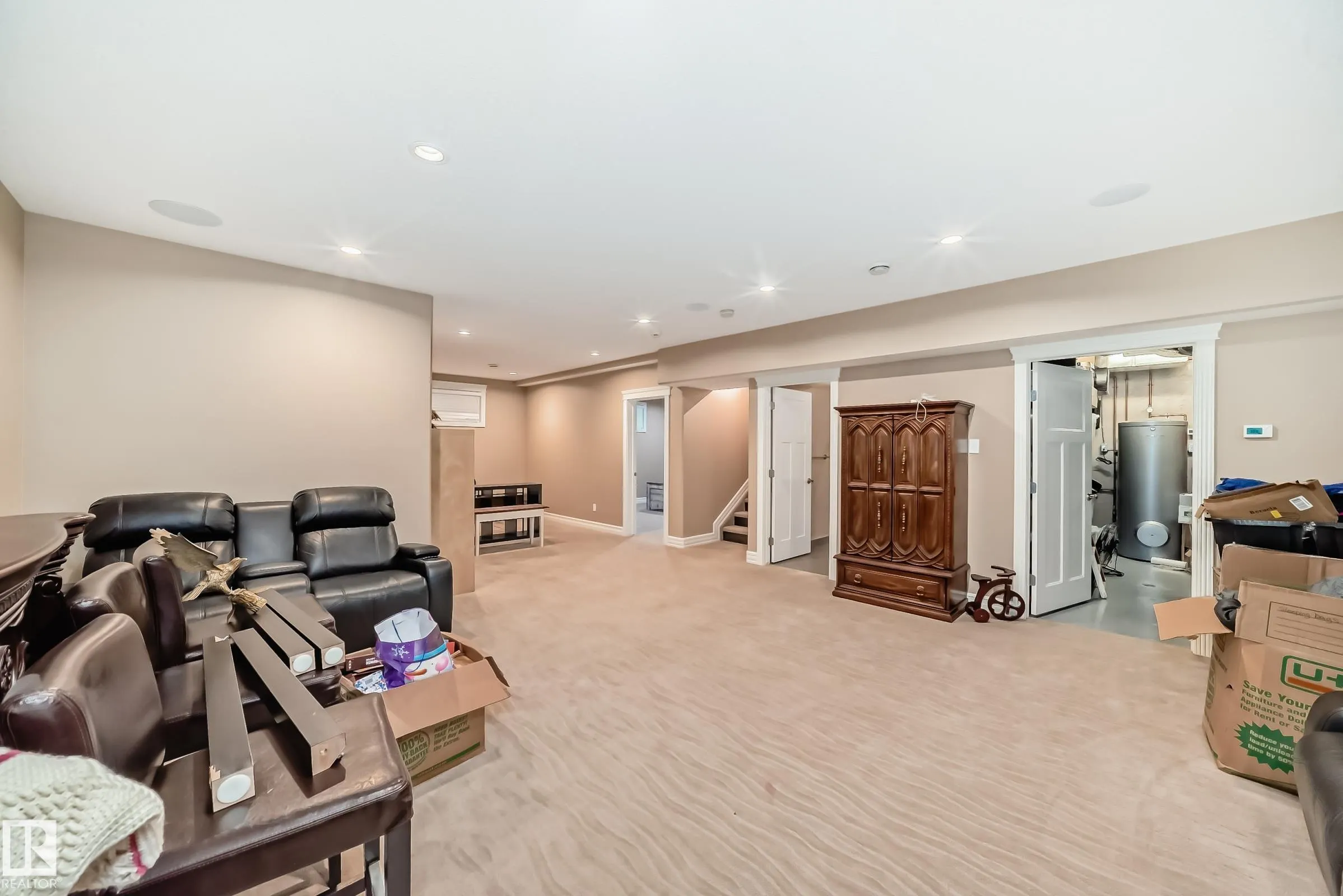 6 WADE Avenue