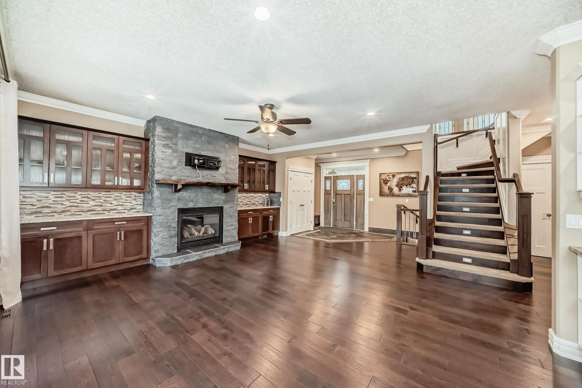 6 WADE Avenue