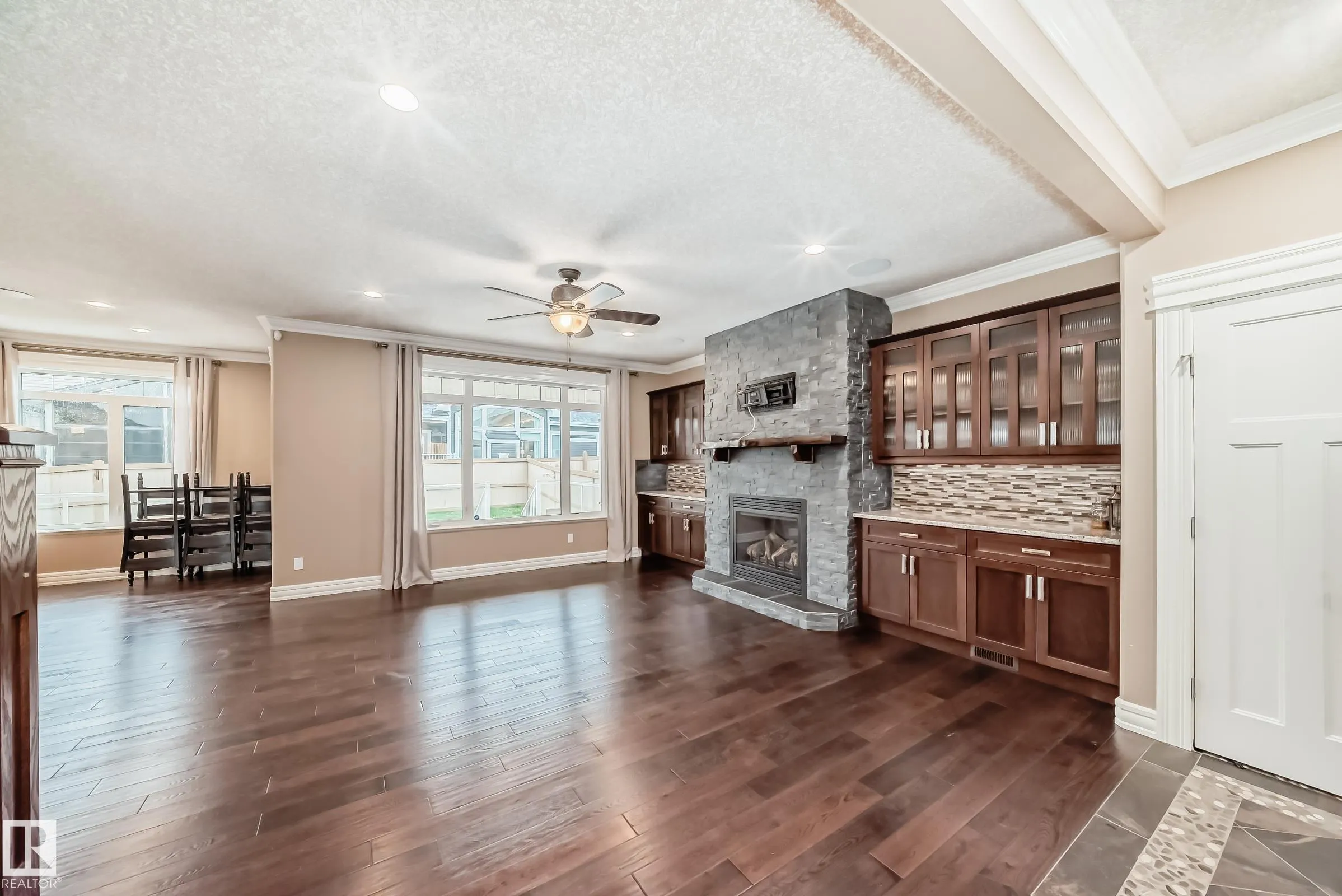 6 WADE Avenue