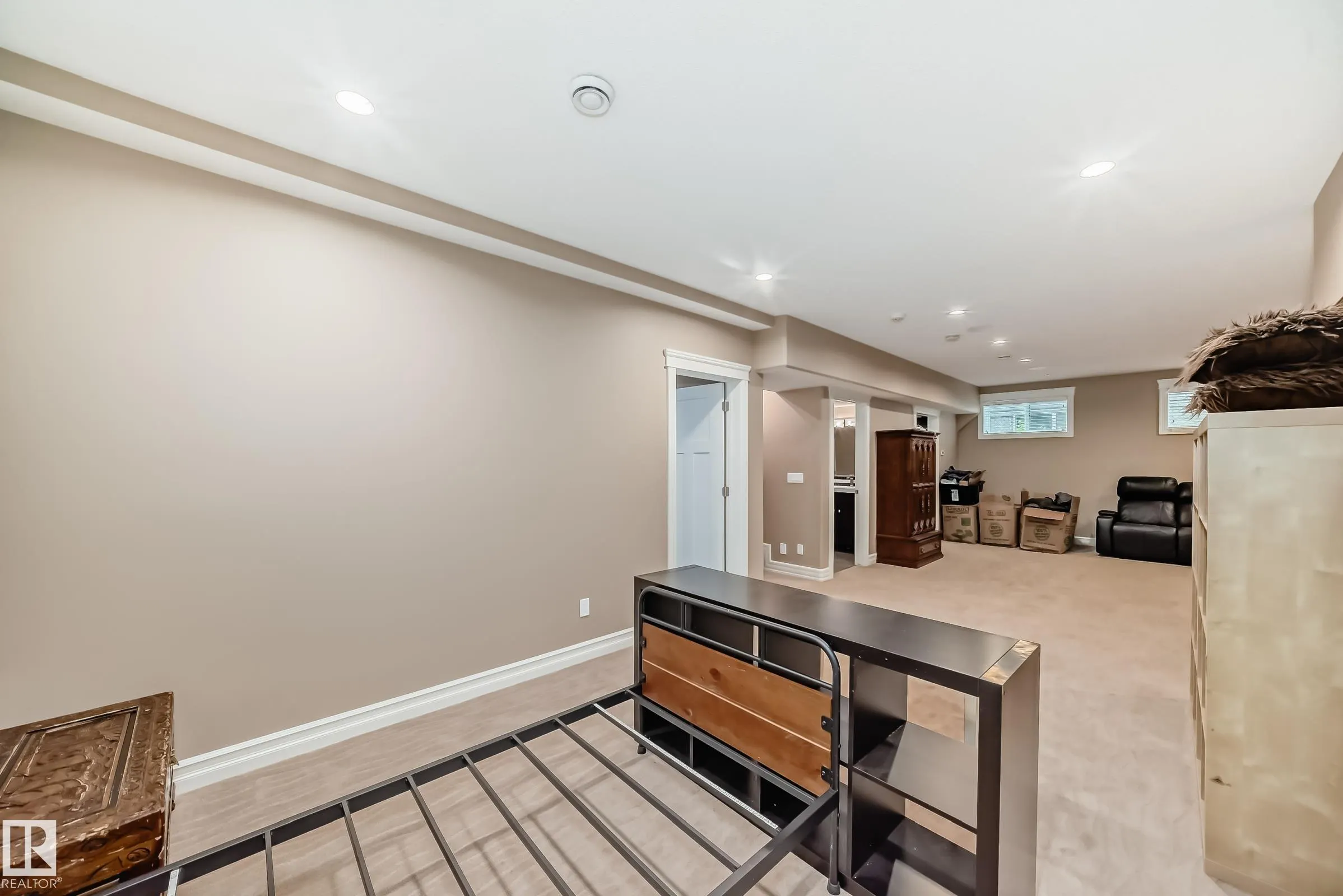 6 WADE Avenue