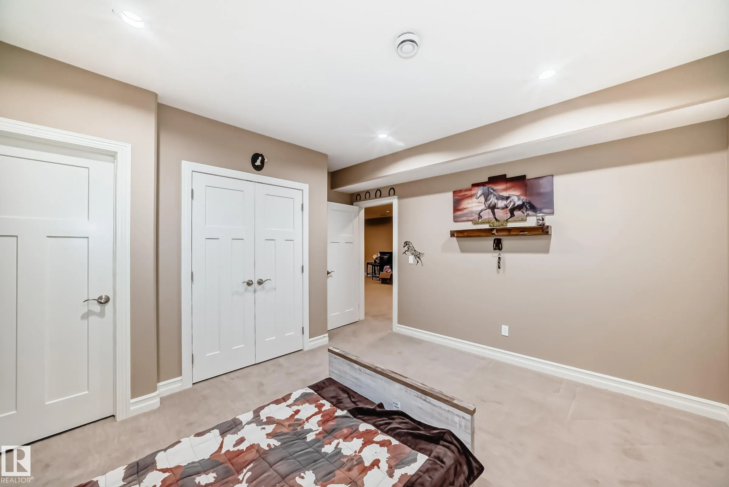 6 WADE Avenue
