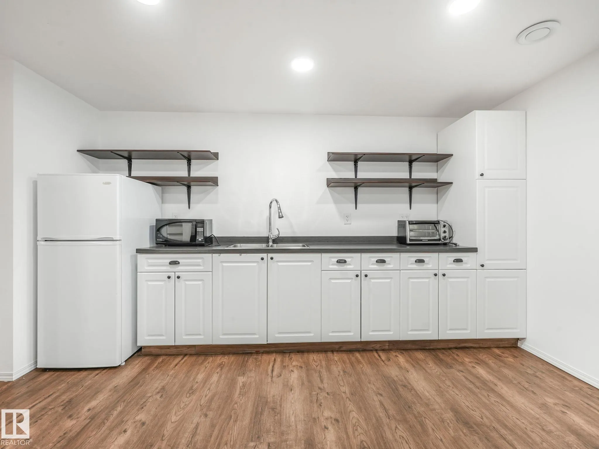 1428 HODGSON Way