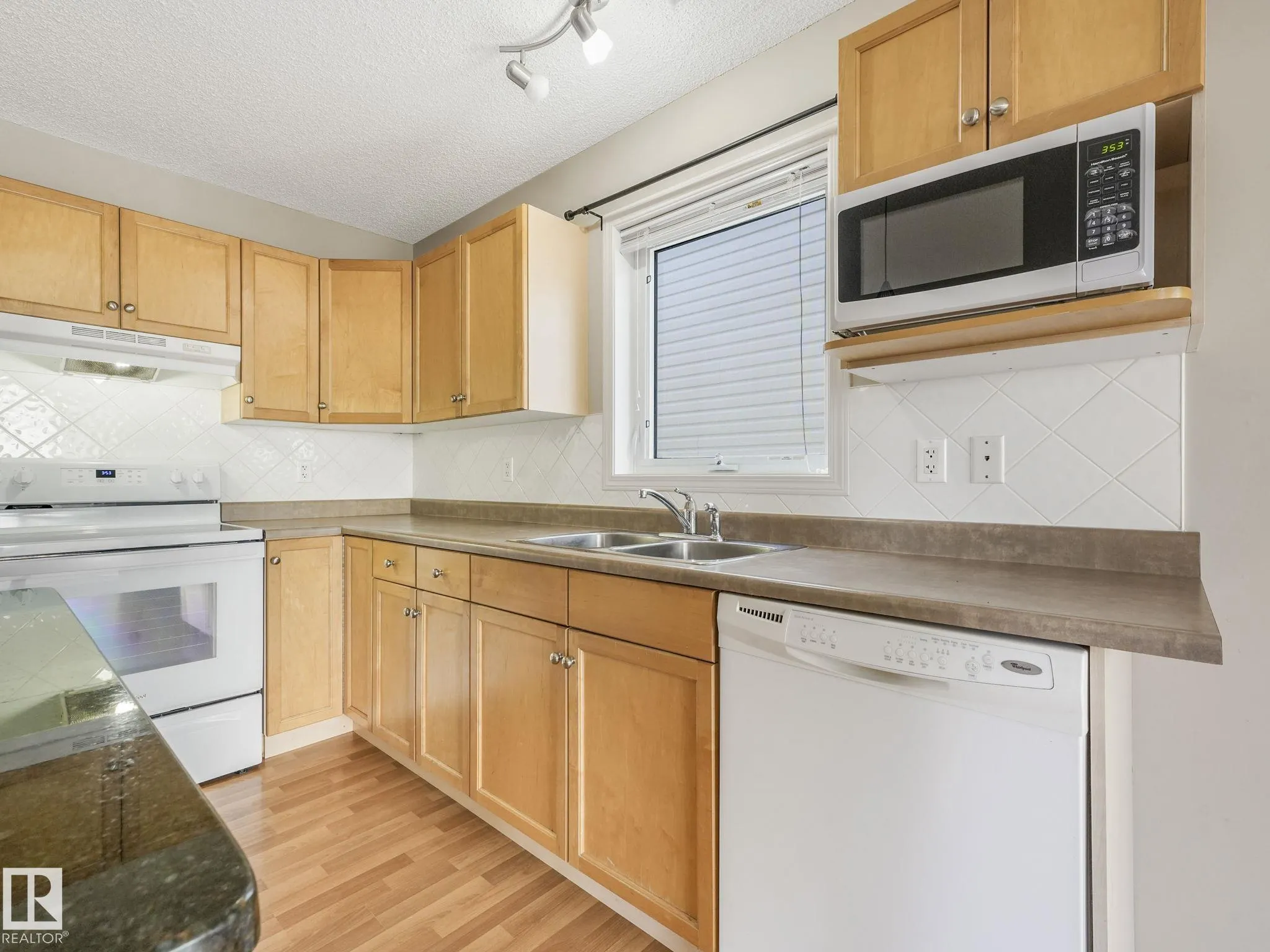 1428 HODGSON Way