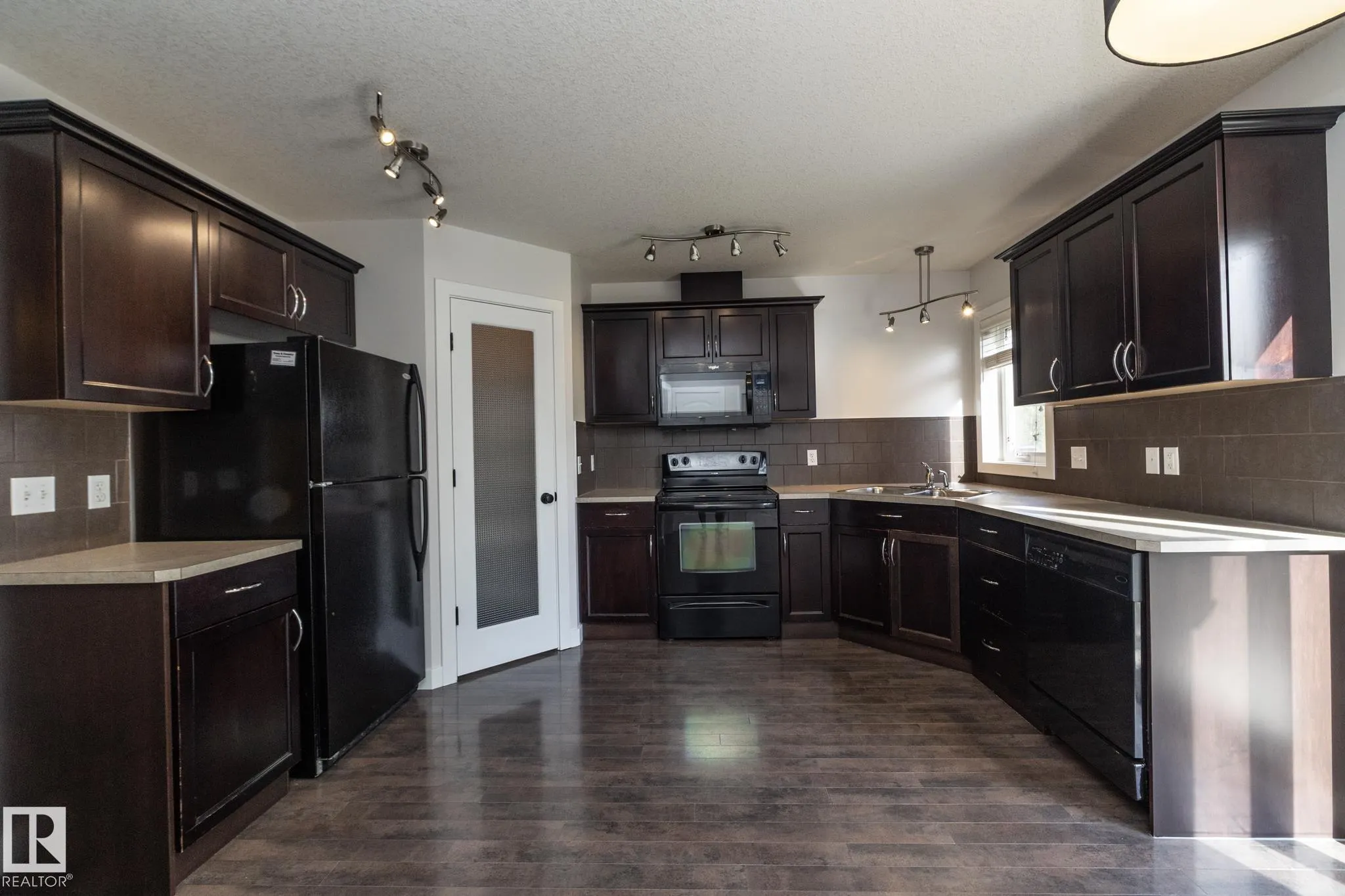 193 BIRCHWOOD Close