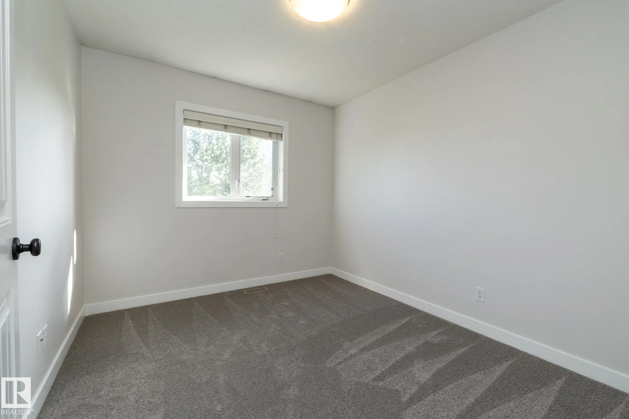 193 BIRCHWOOD Close