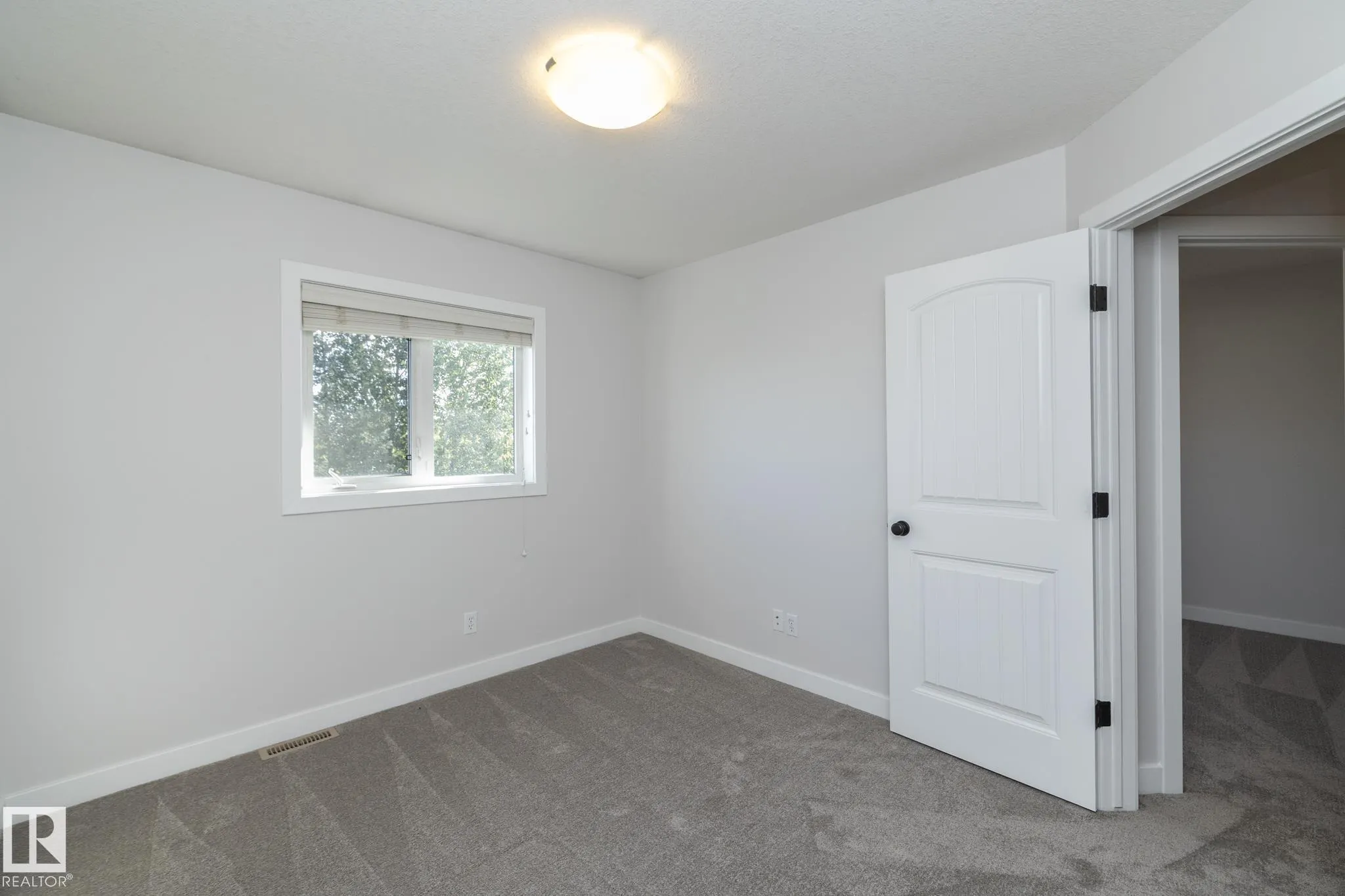 193 BIRCHWOOD Close