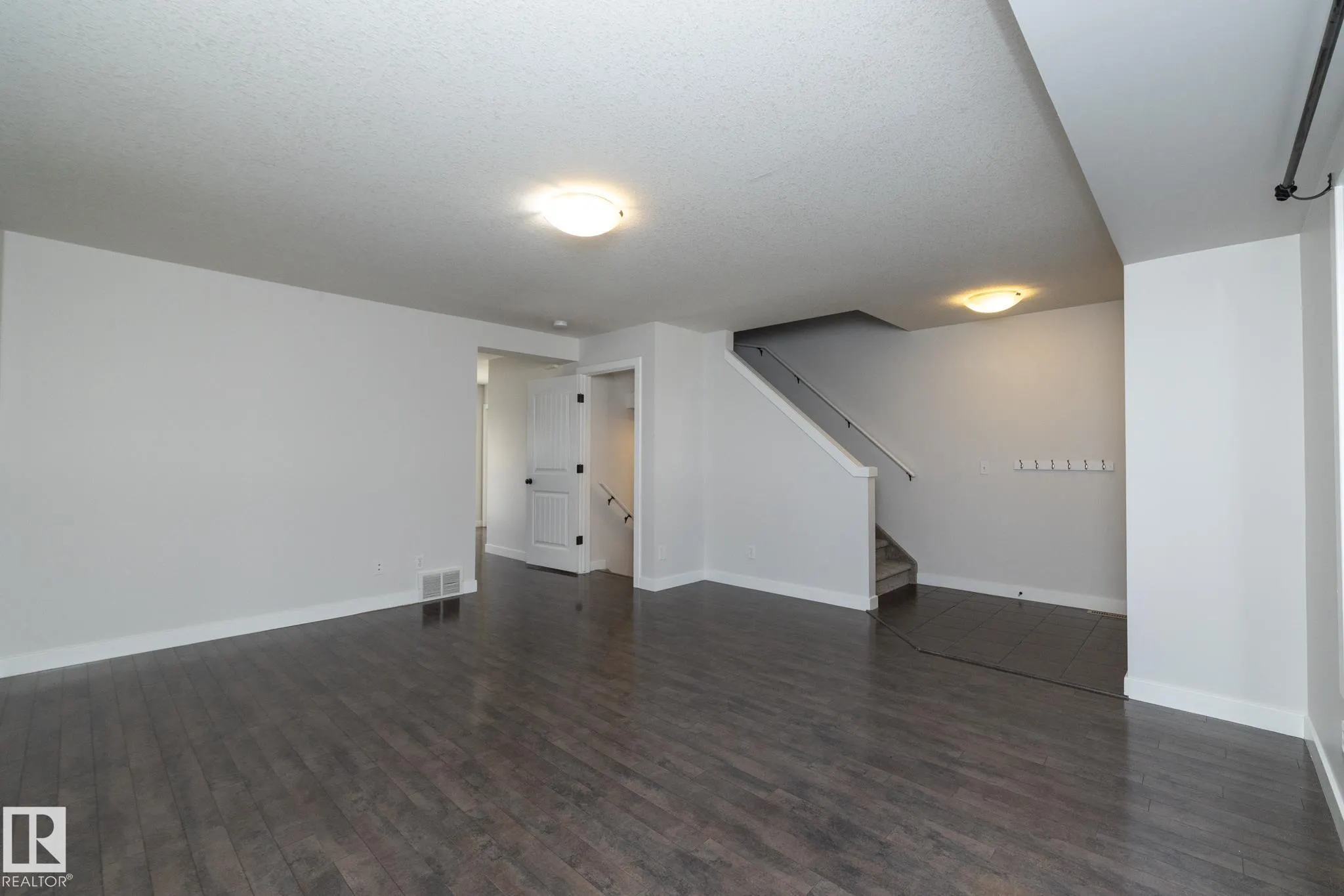 193 BIRCHWOOD Close