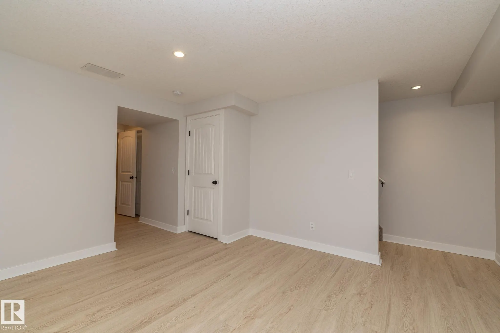 193 BIRCHWOOD Close