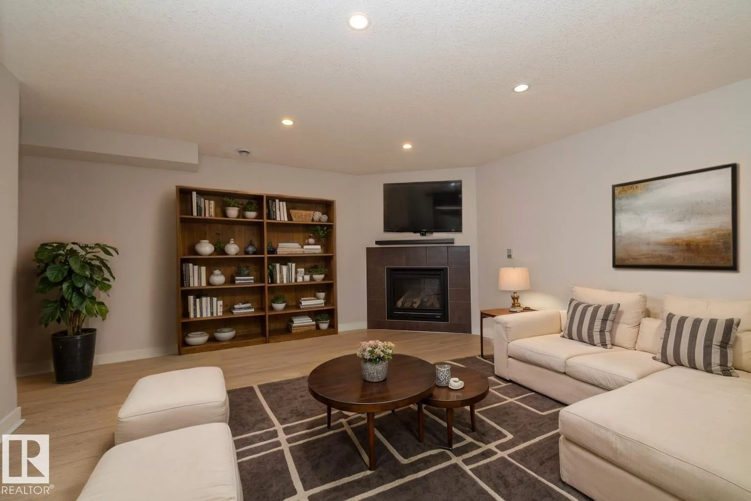 193 BIRCHWOOD Close