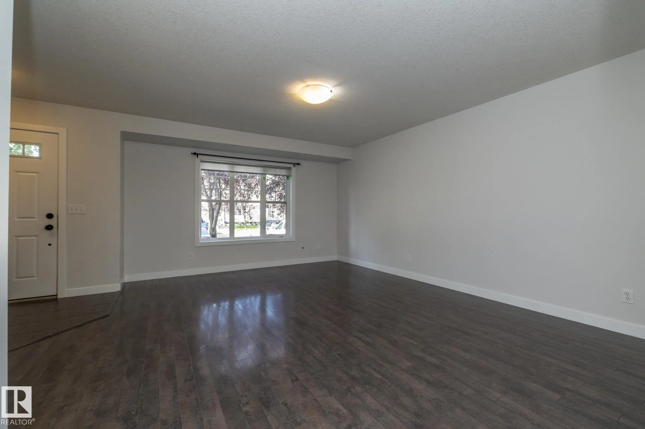 193 BIRCHWOOD Close
