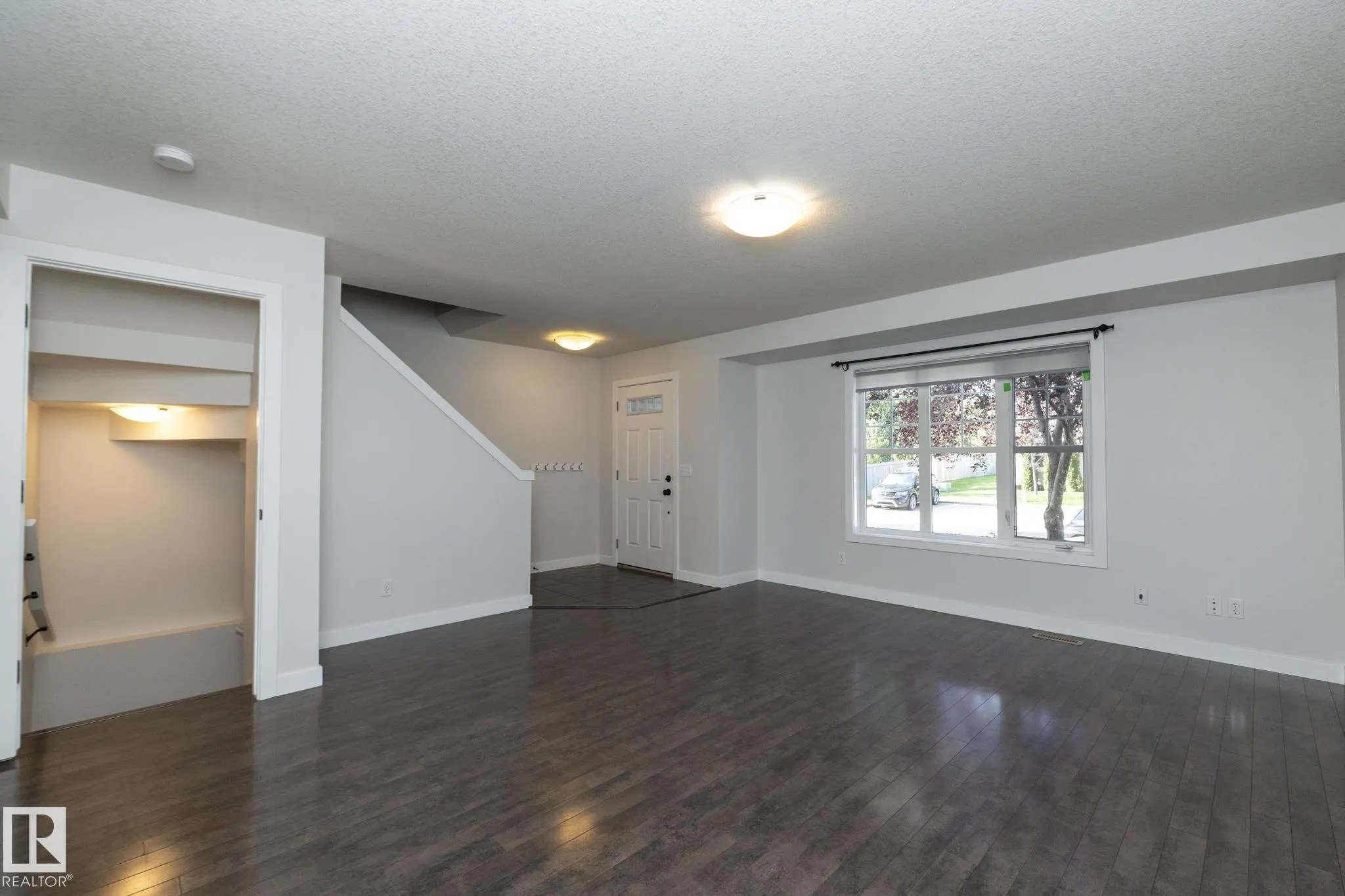 193 BIRCHWOOD Close