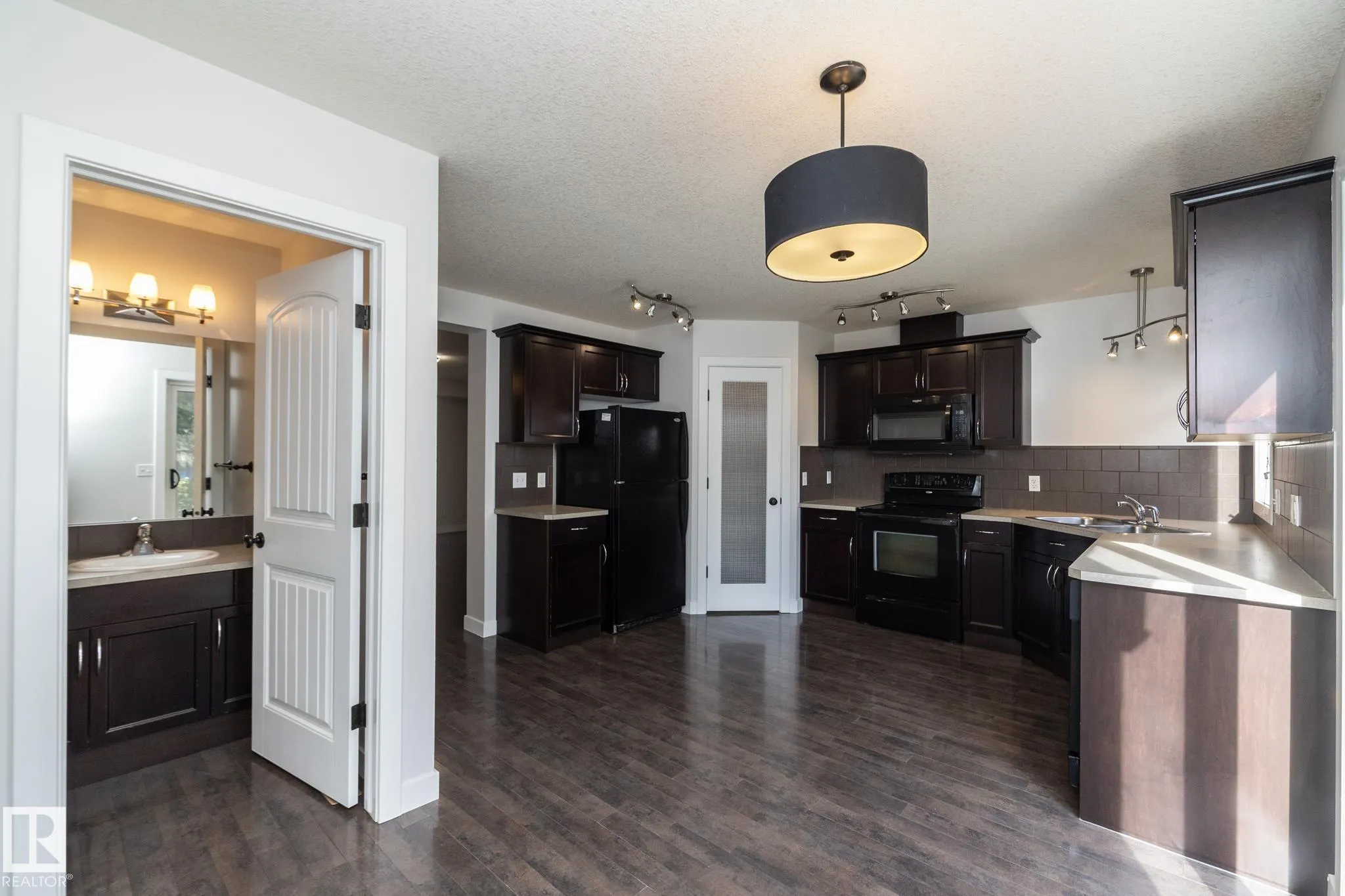 193 BIRCHWOOD Close
