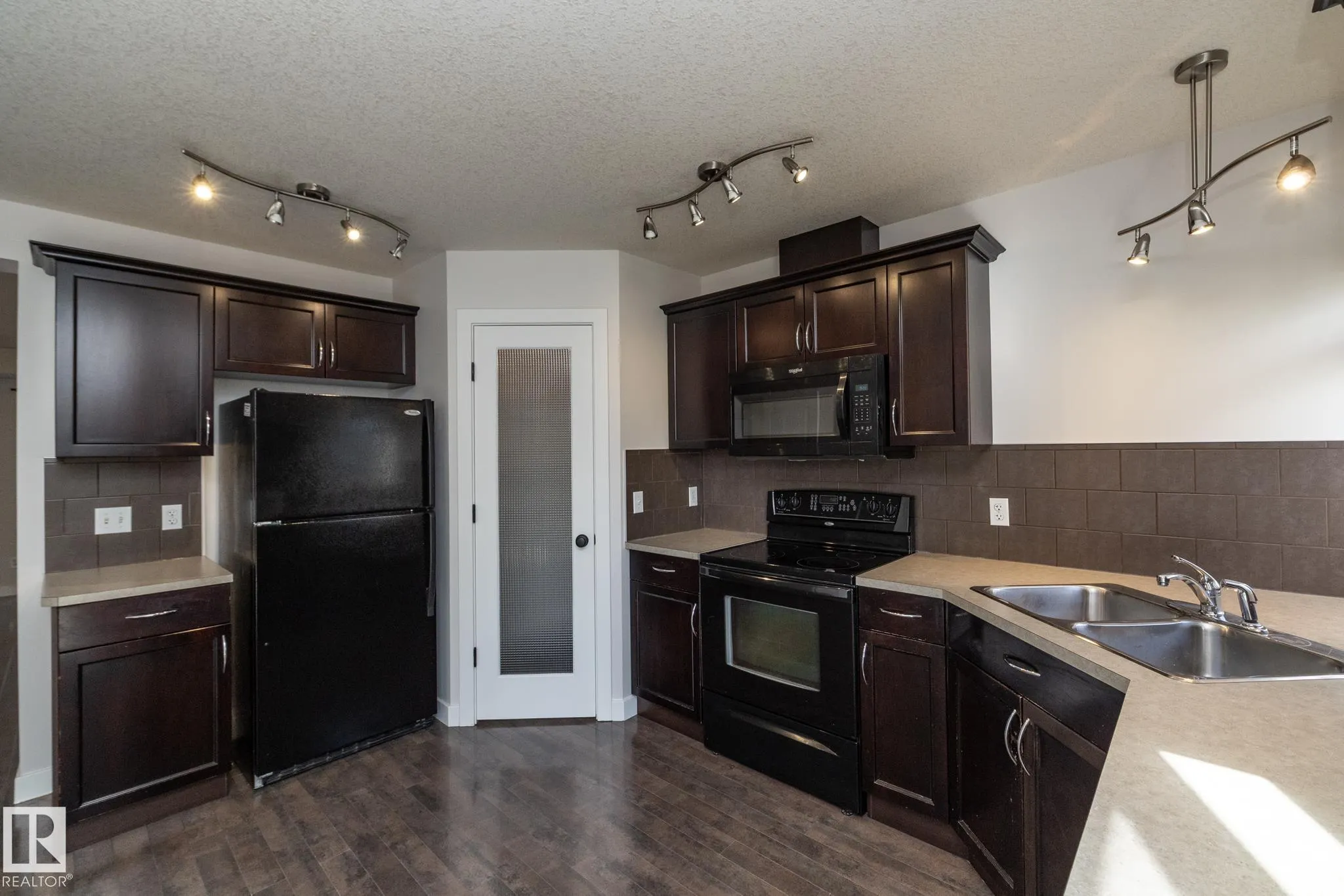 193 BIRCHWOOD Close