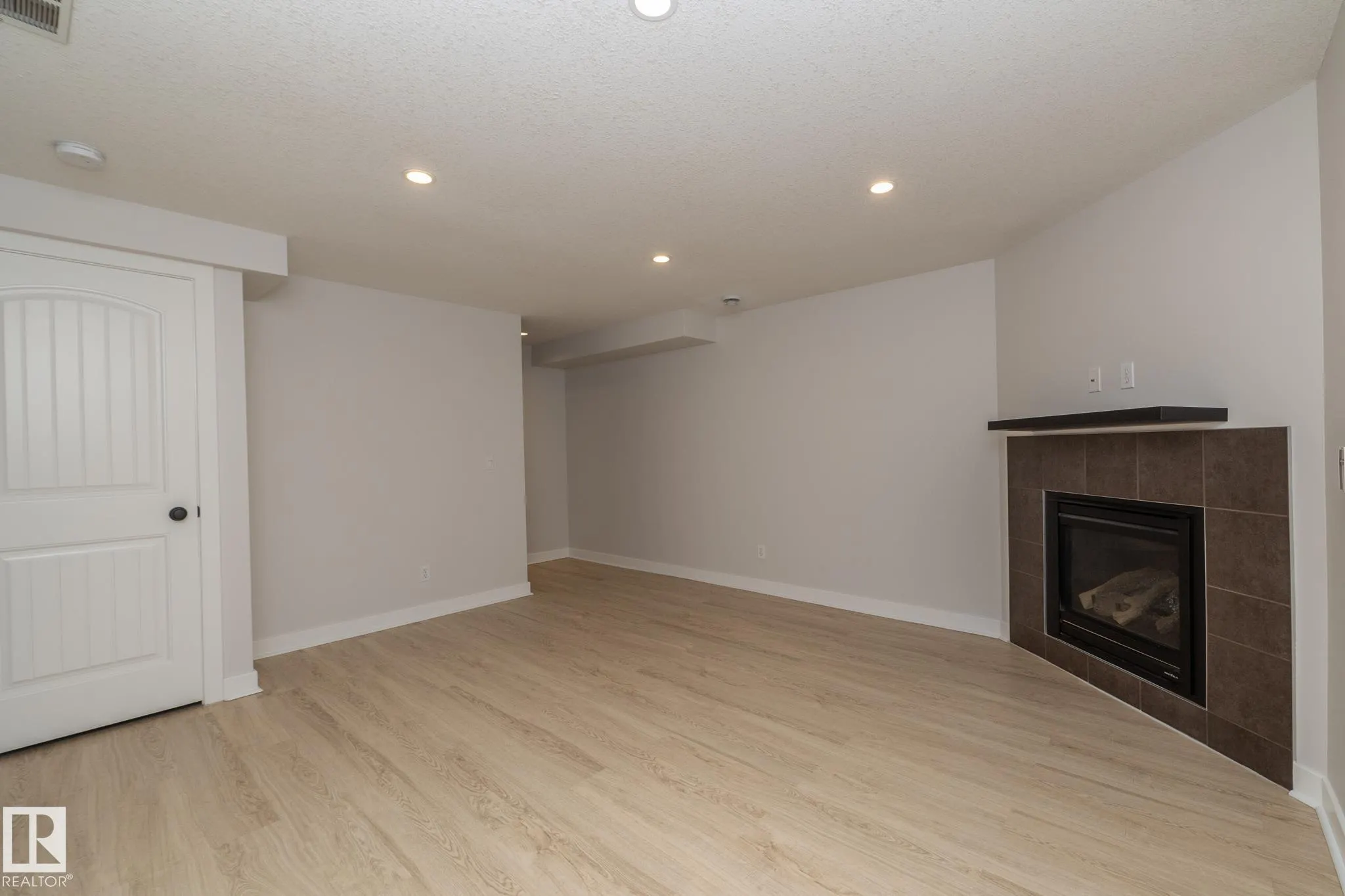 193 BIRCHWOOD Close