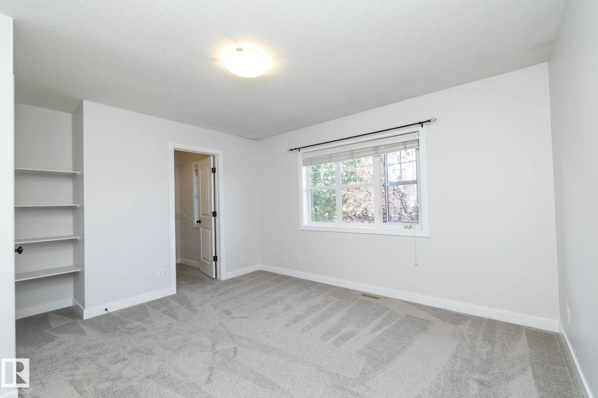 193 BIRCHWOOD Close