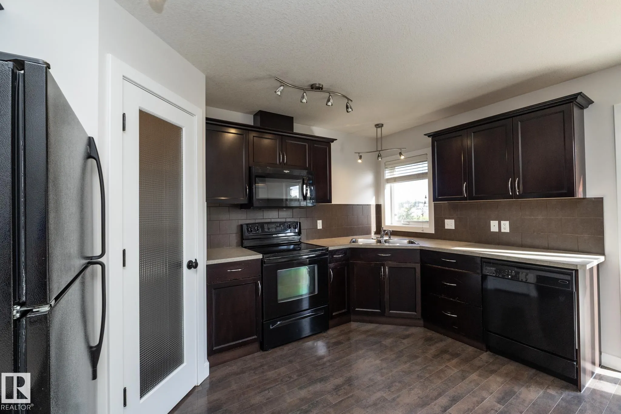 193 BIRCHWOOD Close