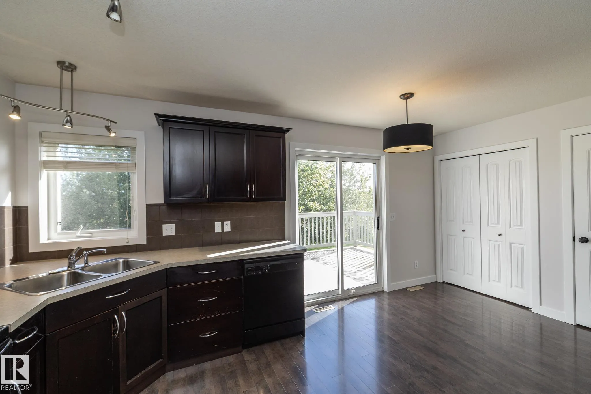 193 BIRCHWOOD Close