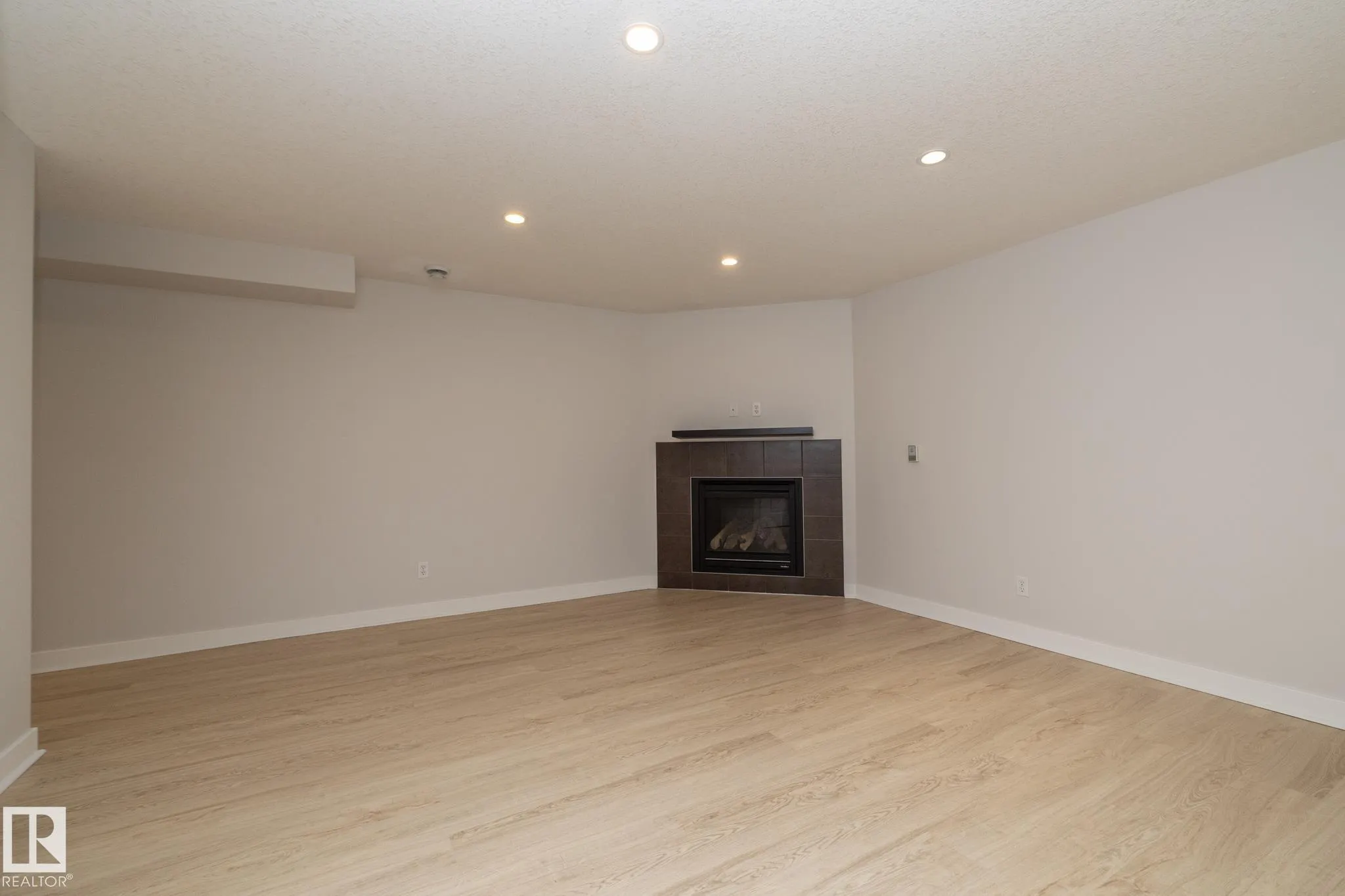 193 BIRCHWOOD Close