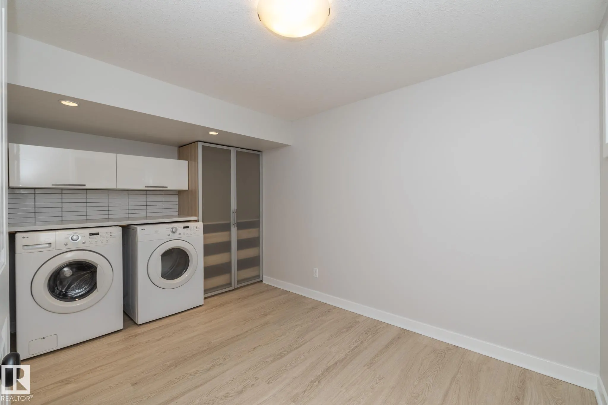 193 BIRCHWOOD Close