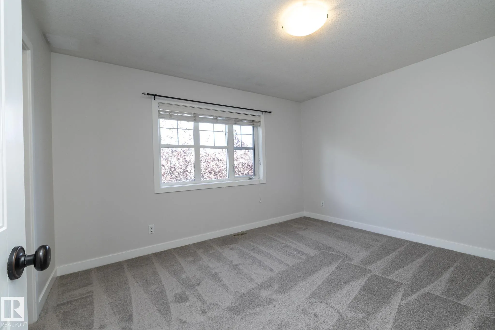 193 BIRCHWOOD Close